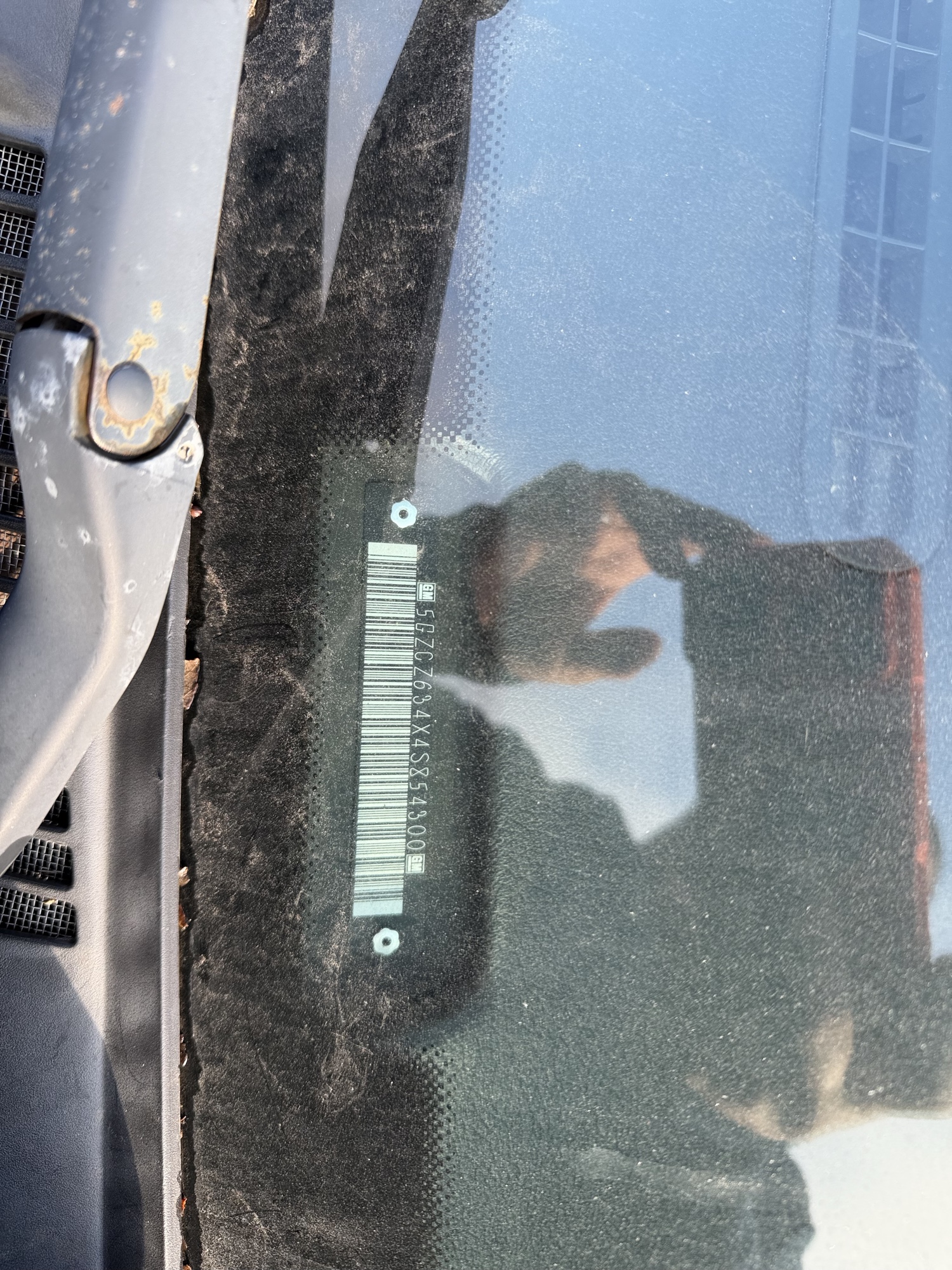 2004 saturn vue awd-v6 with 217755 miles for sale near Elk River, Minnesota 106927_48_windshield_vin_plate.jpg