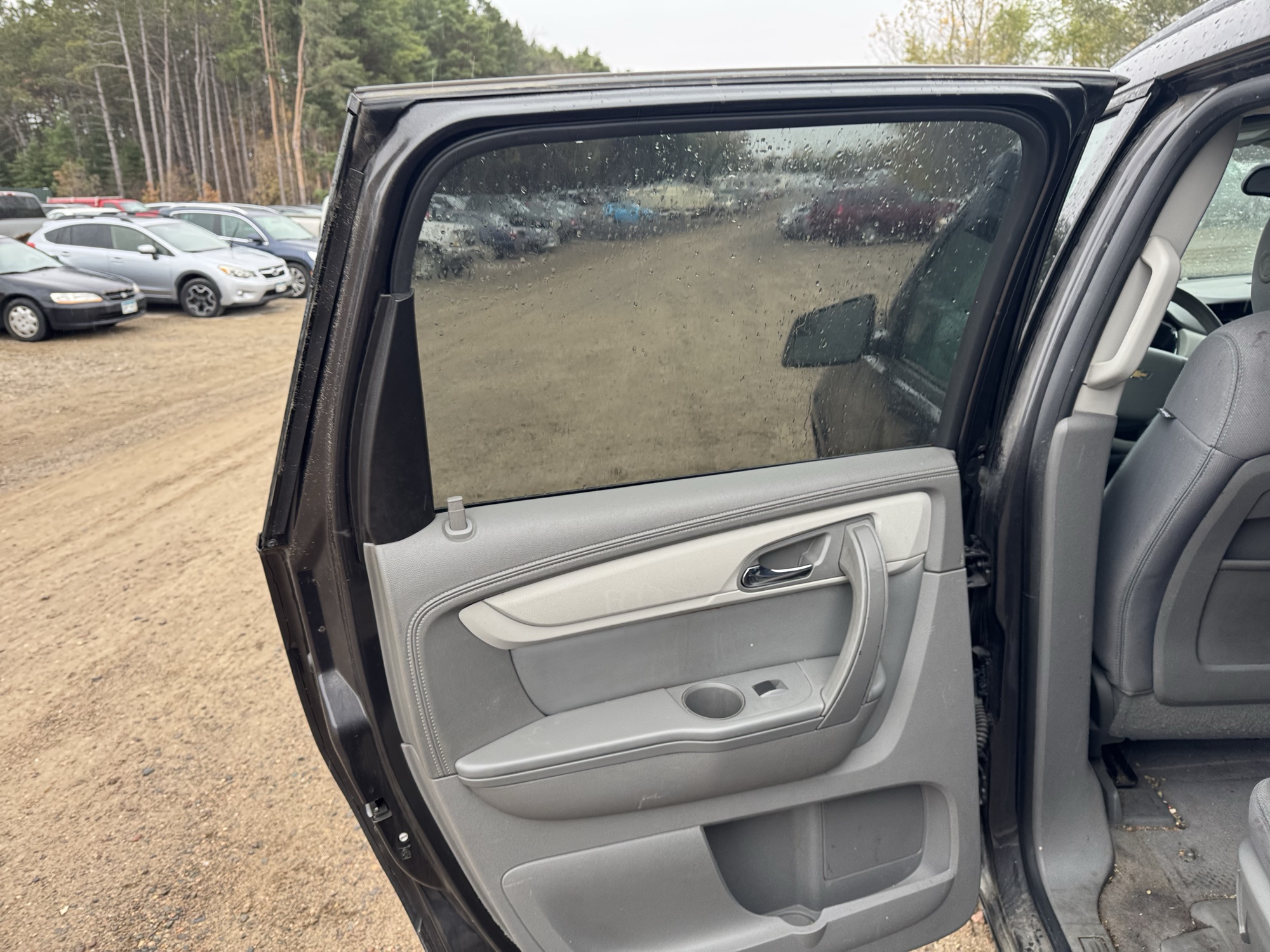 2014 chevrolet traverse ls-awd with 138627 miles for sale near Elk River, Minnesota 106928_25_drv_rear_door_panel.jpg