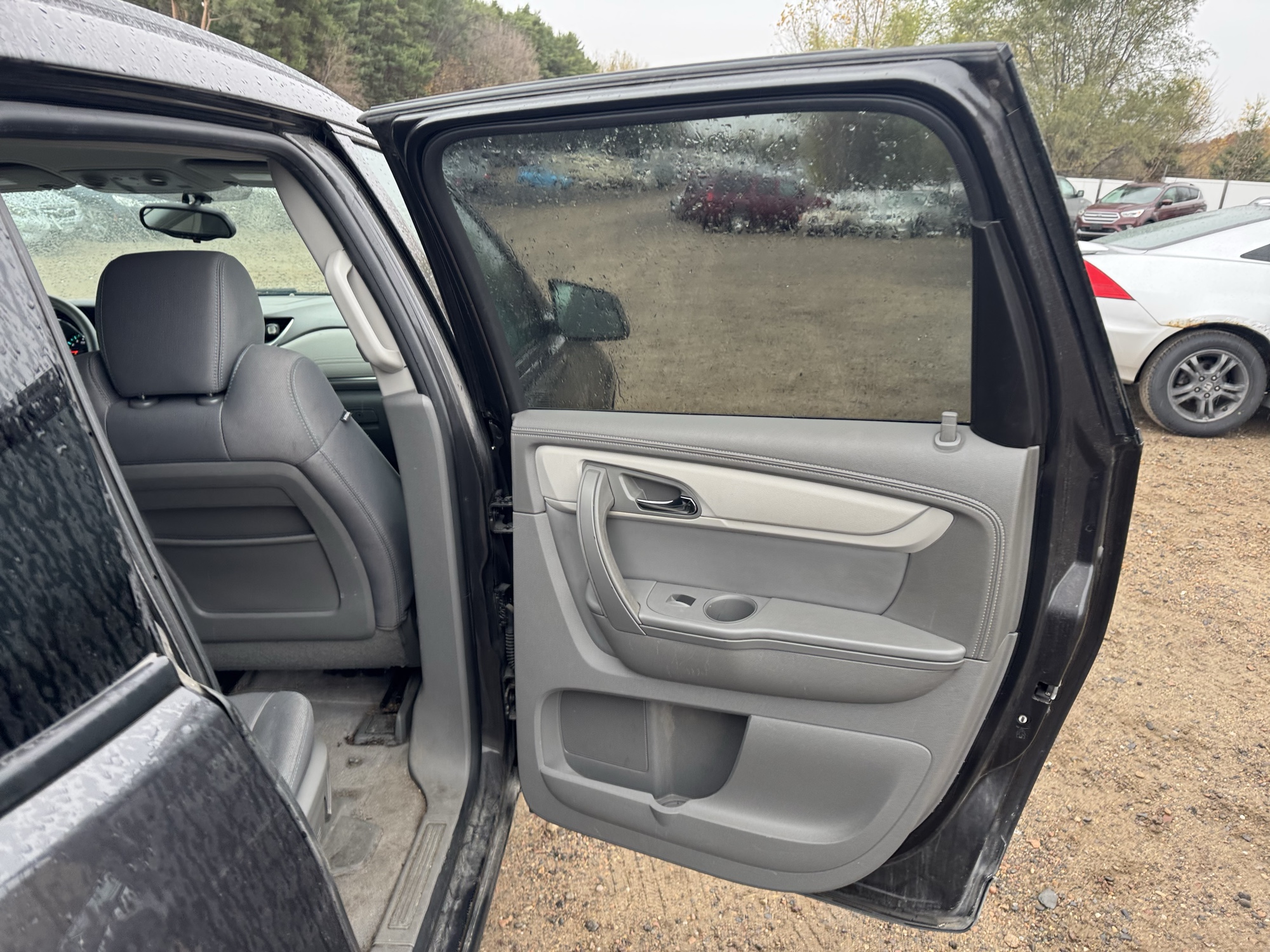 2014 chevrolet traverse ls-awd with 138627 miles for sale near Elk River, Minnesota 106928_30_pass_rear_door_panel.jpg