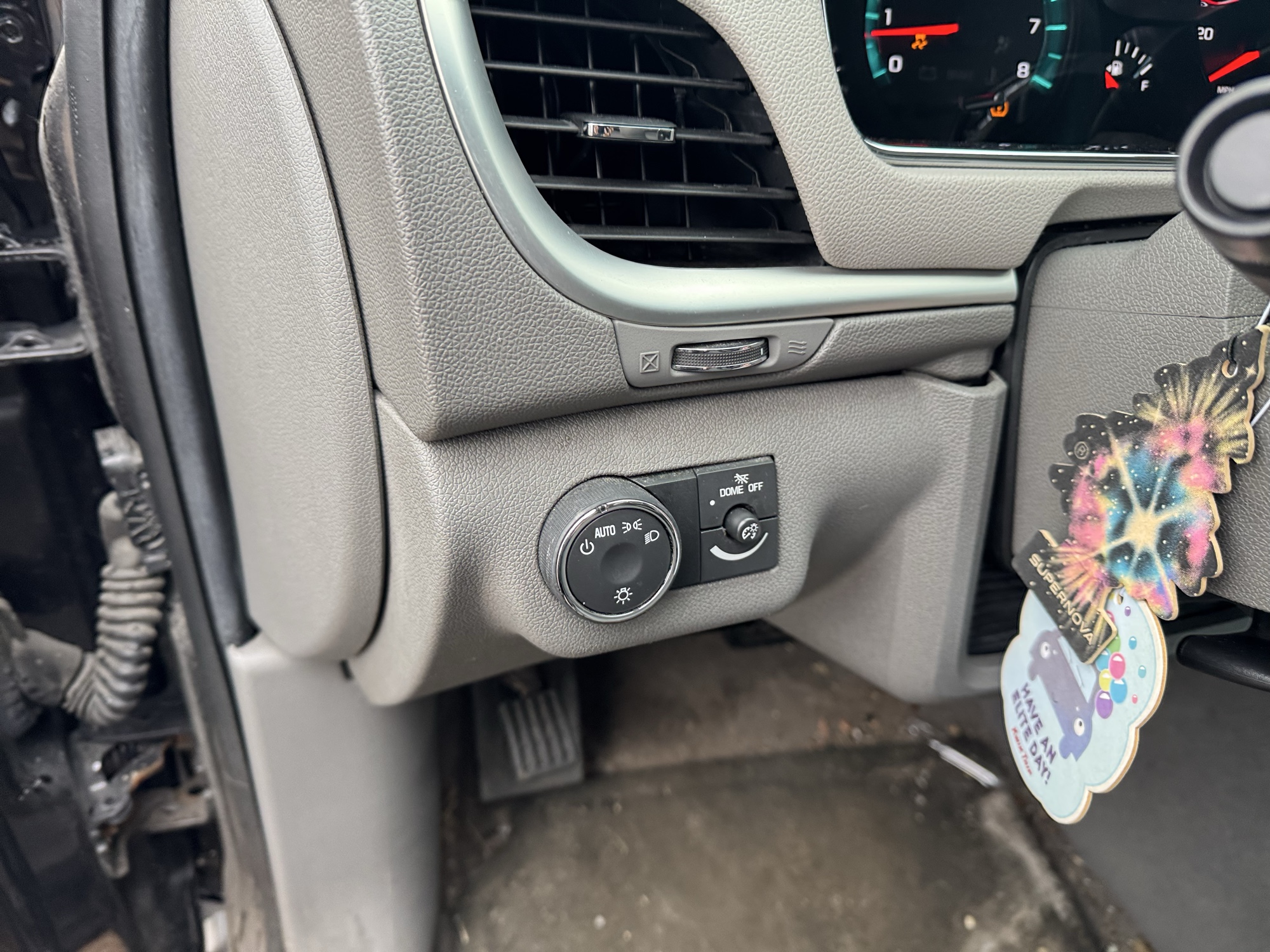 2014 chevrolet traverse ls-awd with 138627 miles for sale near Elk River, Minnesota 106928_37_left_of_steering_wheel.jpg