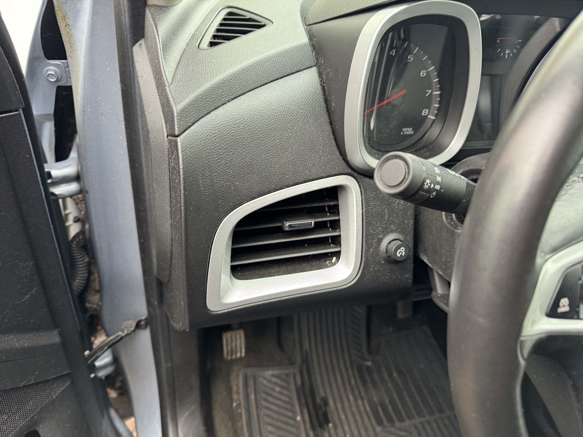 2014 chevrolet equinox 1lt-2wd with 85899 miles for sale near Elk River, Minnesota 106929_37_left_of_steering_wheel.jpg