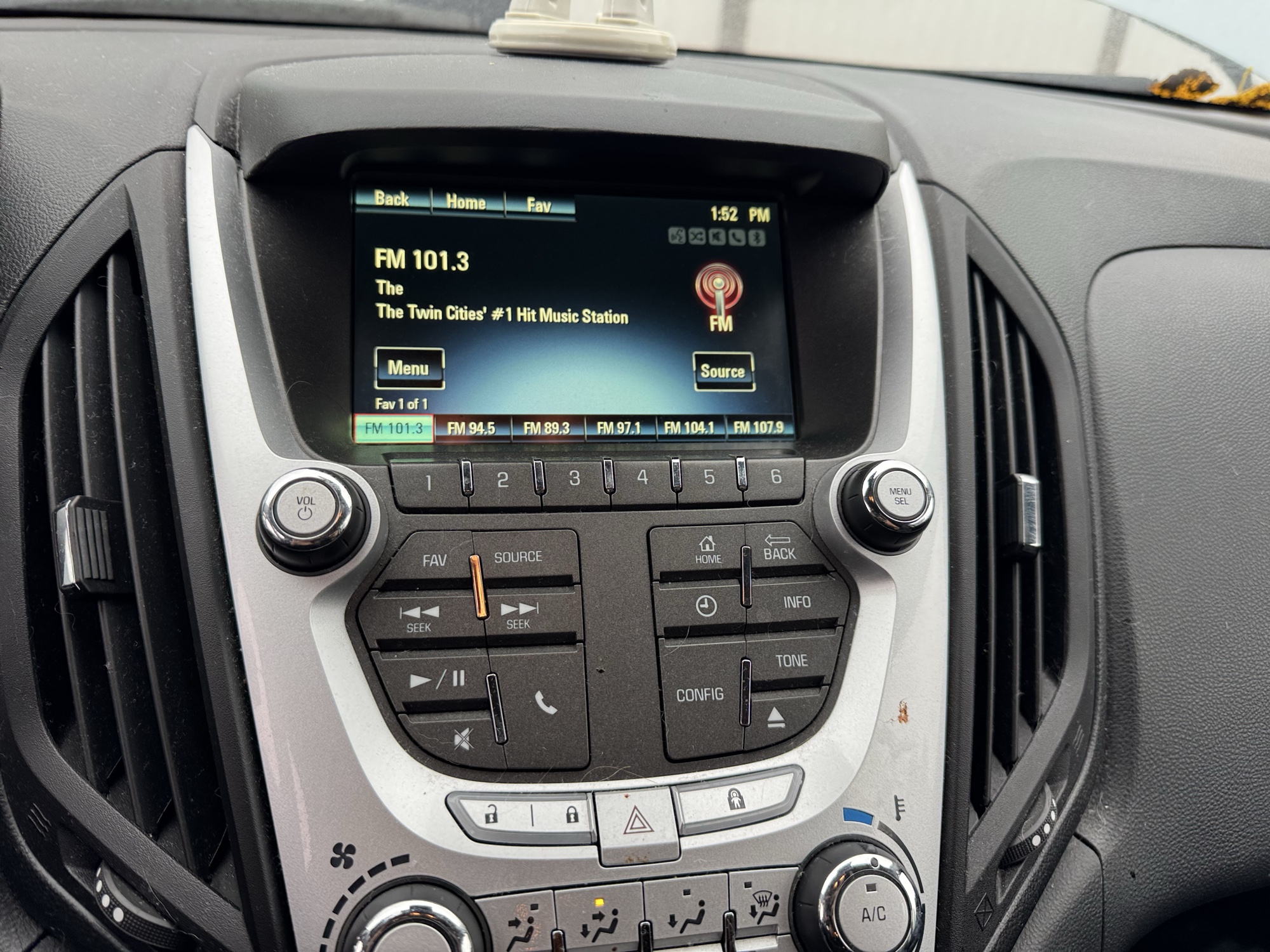 2014 chevrolet equinox 1lt-2wd with 85899 miles for sale near Elk River, Minnesota 106929_39_radio_closeup.jpg