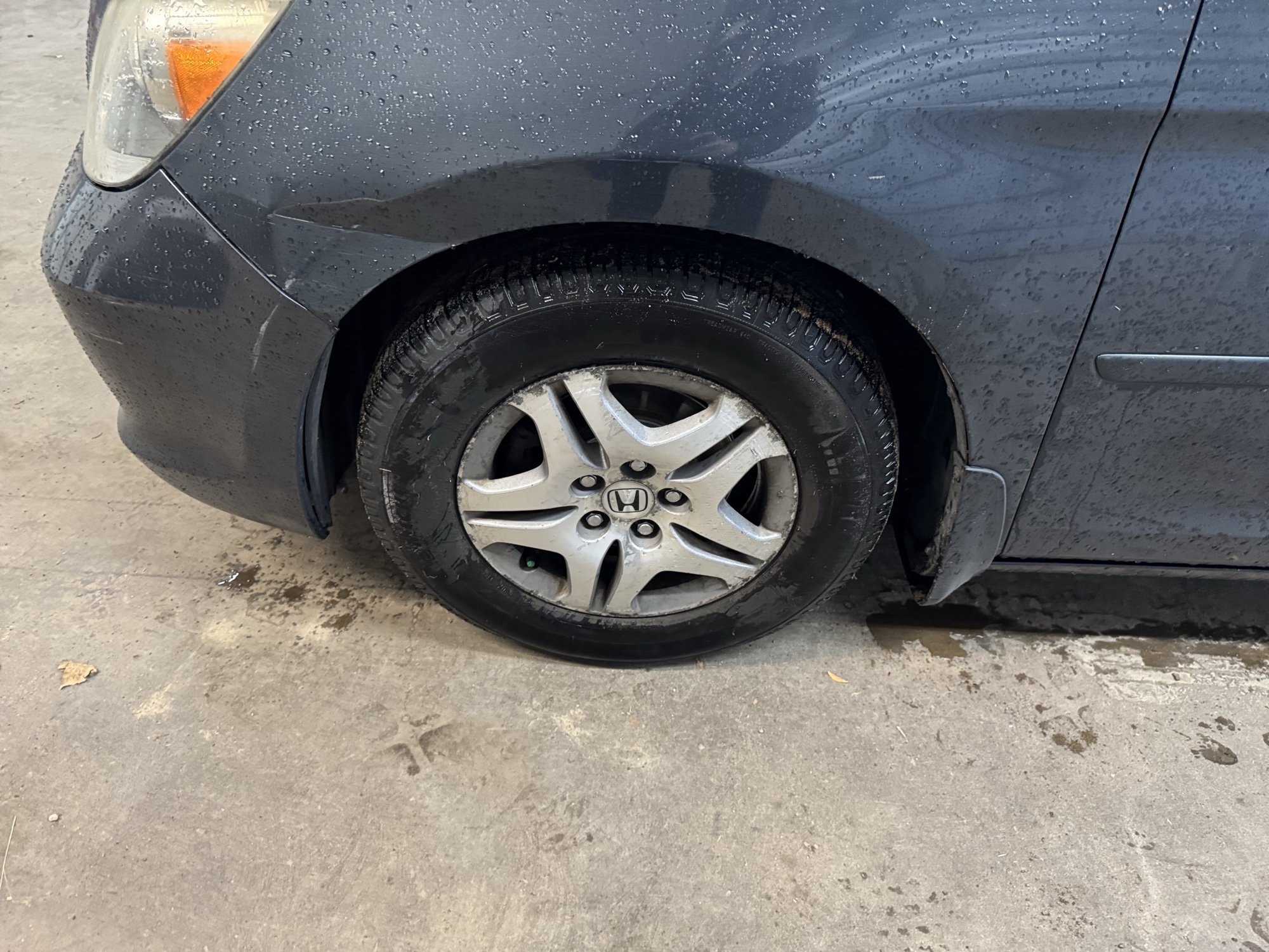2006 honda odyssey ex-l-v6 with 217533 miles for sale near Elk River, Minnesota 106930_12_drv_front_wheel.jpg