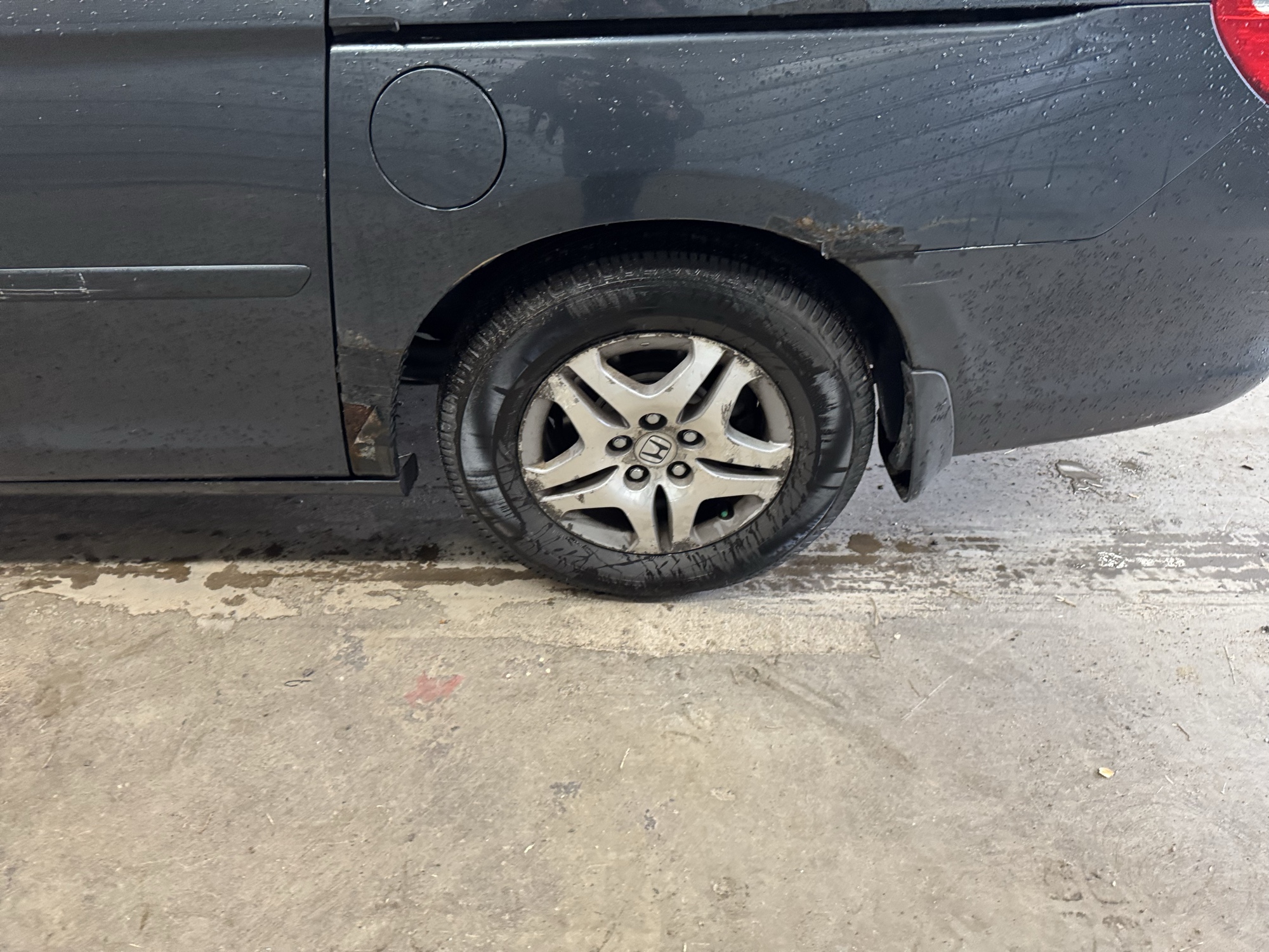 2006 honda odyssey ex-l-v6 with 217533 miles for sale near Elk River, Minnesota 106930_13_rear_drv_wheel.jpg