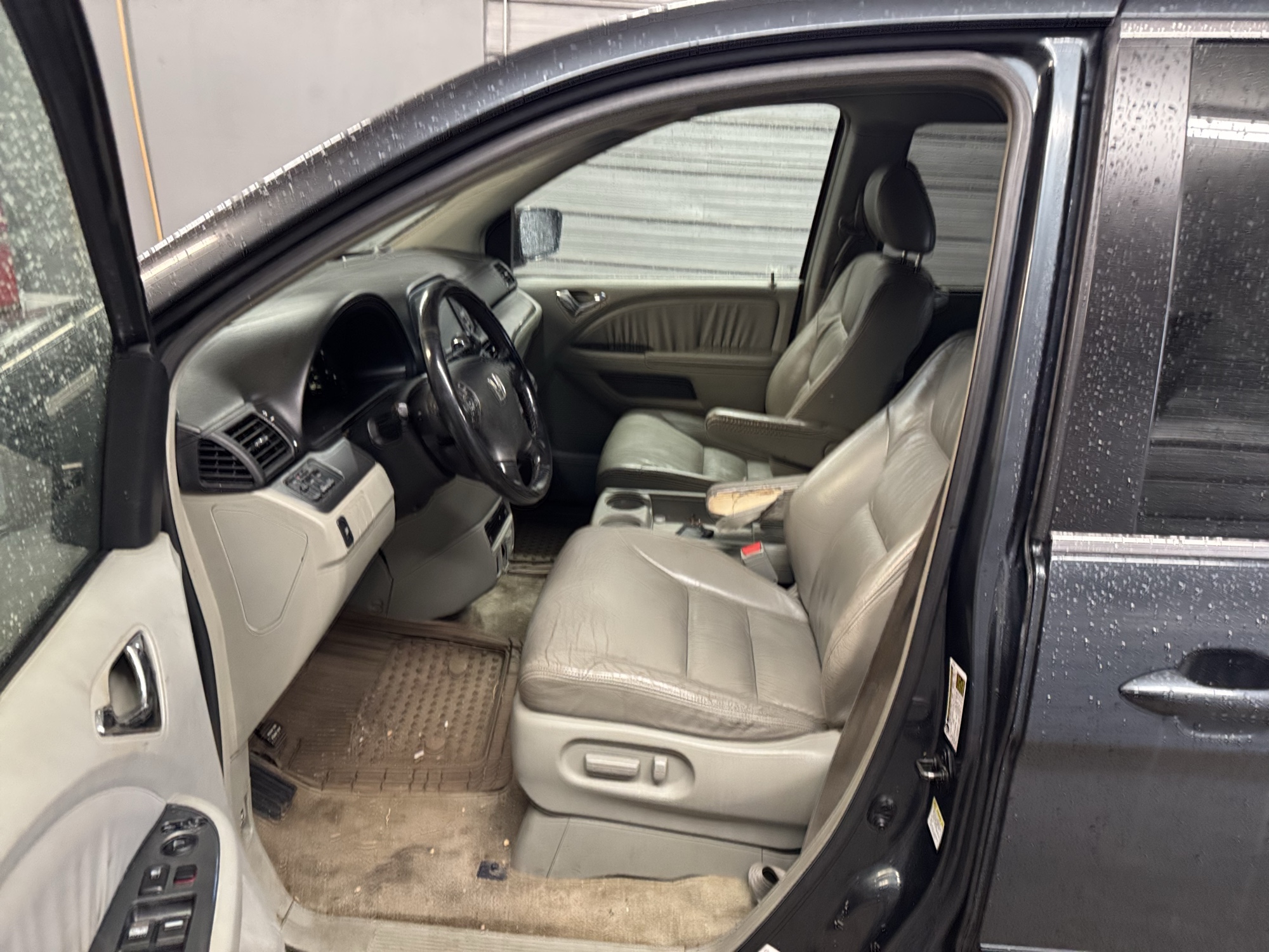2006 honda odyssey ex-l-v6 with 217533 miles for sale near Elk River, Minnesota 106930_22_driver_seat.jpg