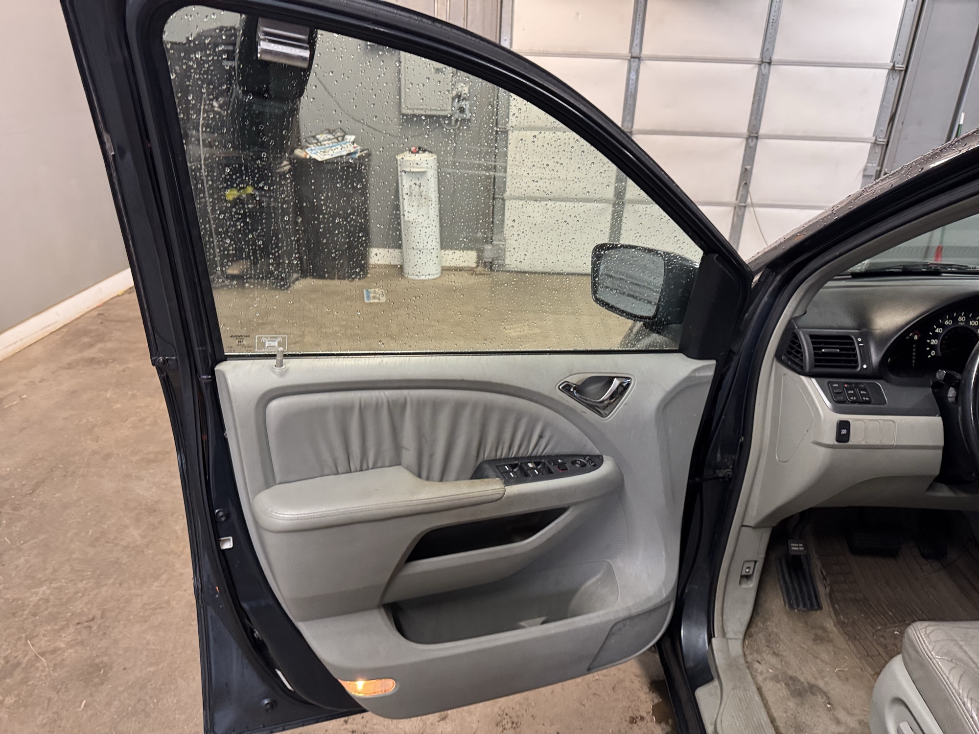 2006 honda odyssey ex-l-v6 with 217533 miles for sale near Elk River, Minnesota 106930_23_driver_door_panel.jpg