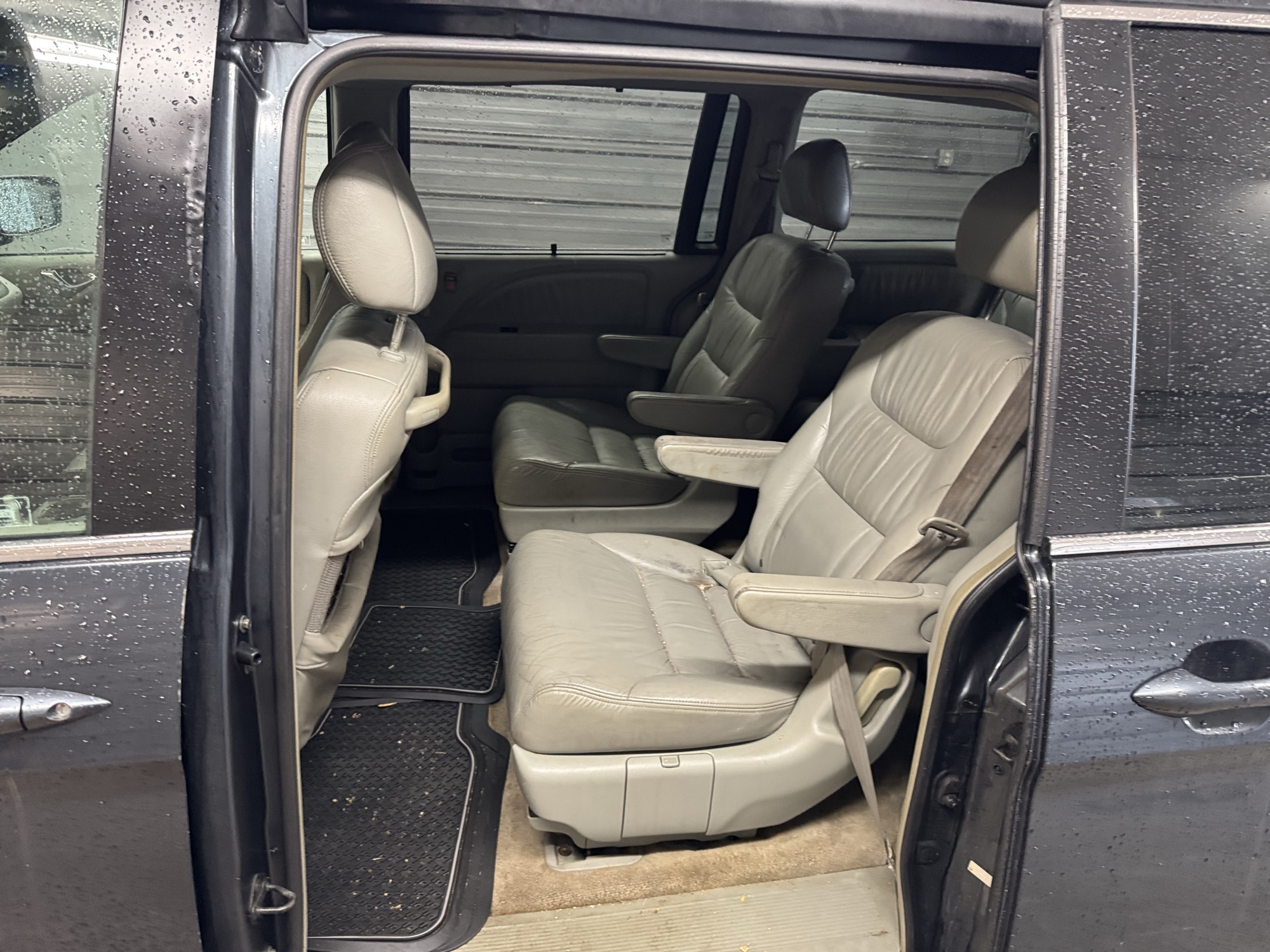 2006 honda odyssey ex-l-v6 with 217533 miles for sale near Elk River, Minnesota 106930_24_drv_rear_seat.jpg