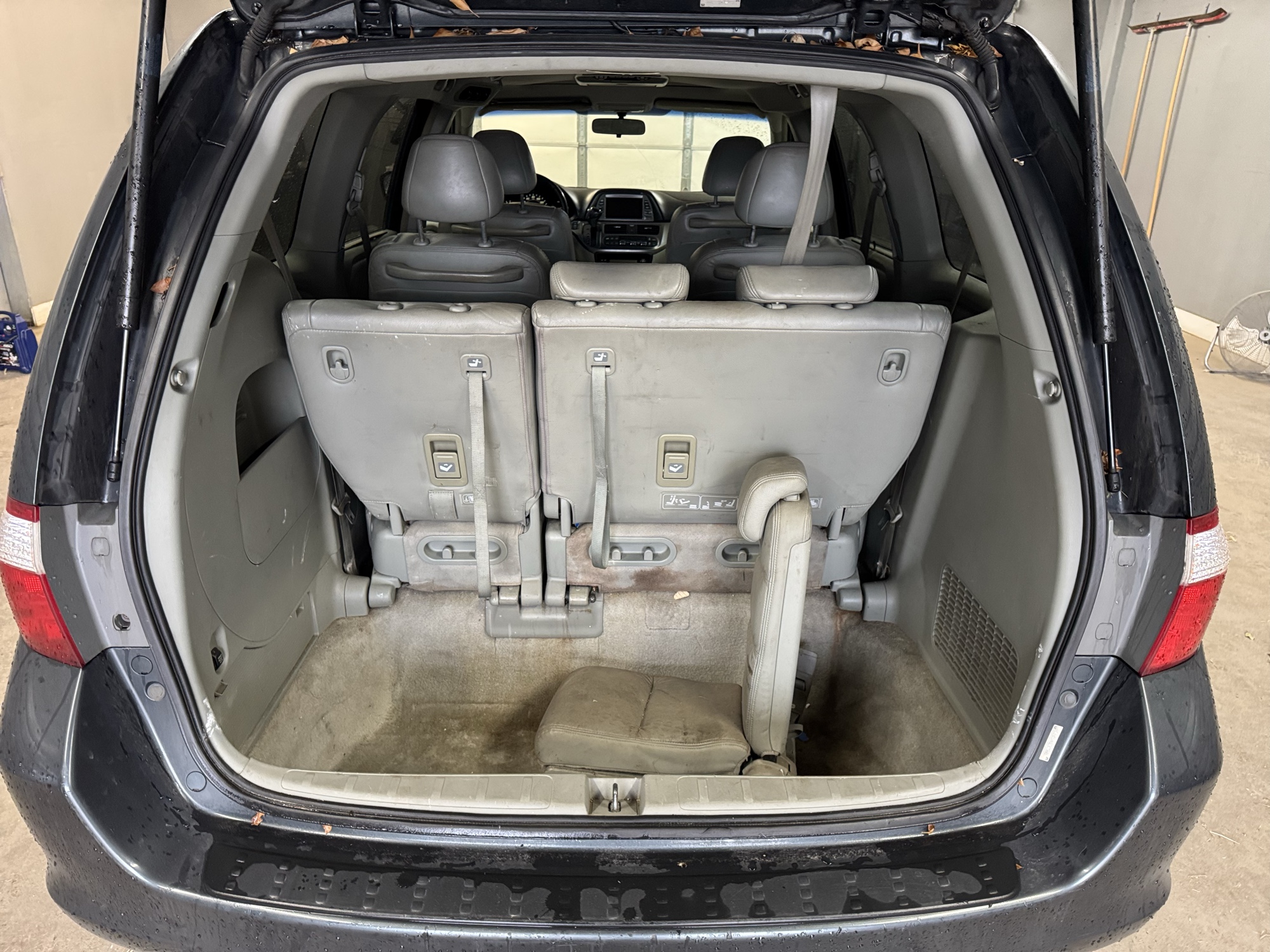2006 honda odyssey ex-l-v6 with 217533 miles for sale near Elk River, Minnesota 106930_26_trunk.jpg