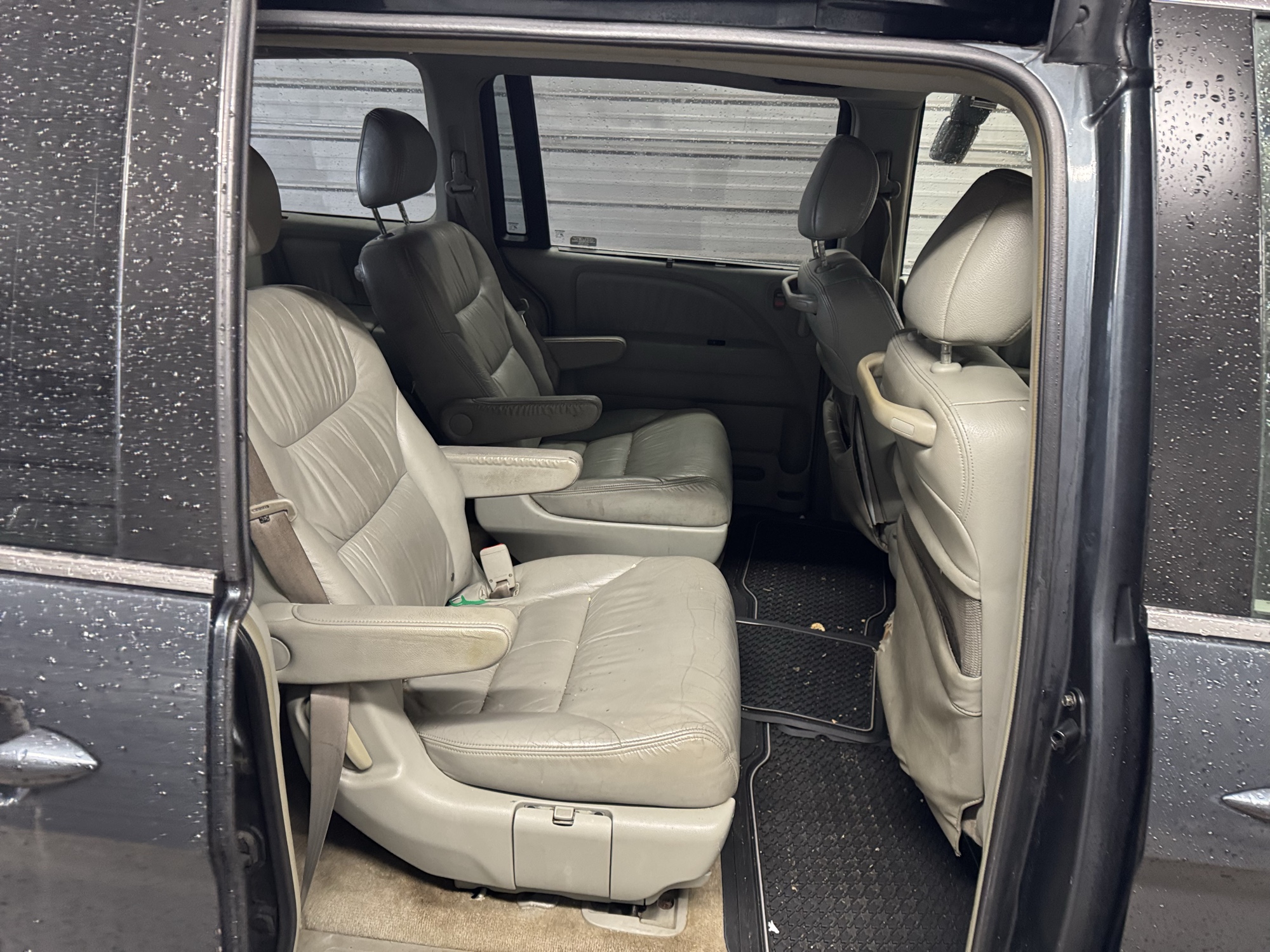 2006 honda odyssey ex-l-v6 with 217533 miles for sale near Elk River, Minnesota 106930_28_pass_rear_seat.jpg