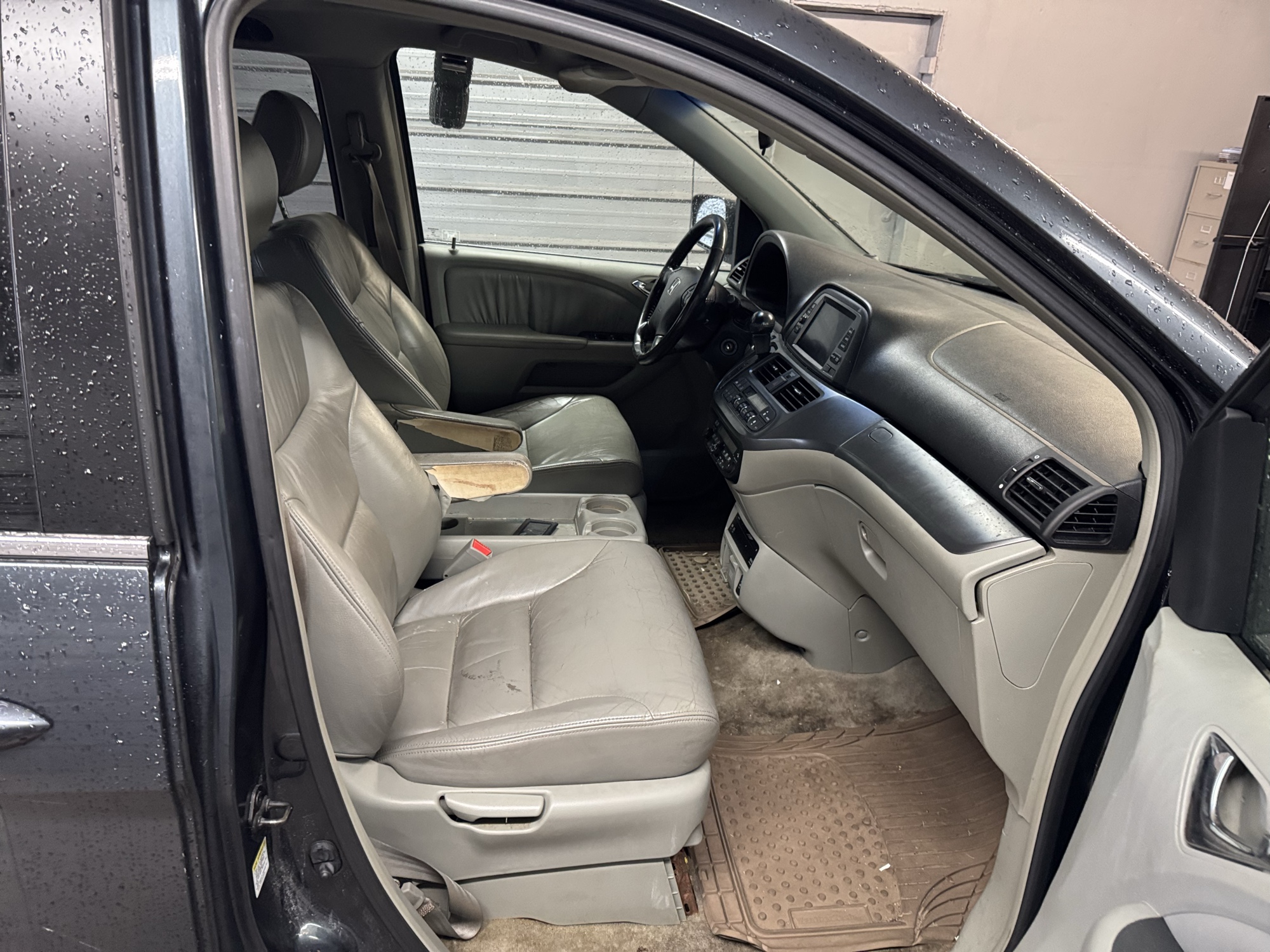 2006 honda odyssey ex-l-v6 with 217533 miles for sale near Elk River, Minnesota 106930_31_passenger_seat.jpg