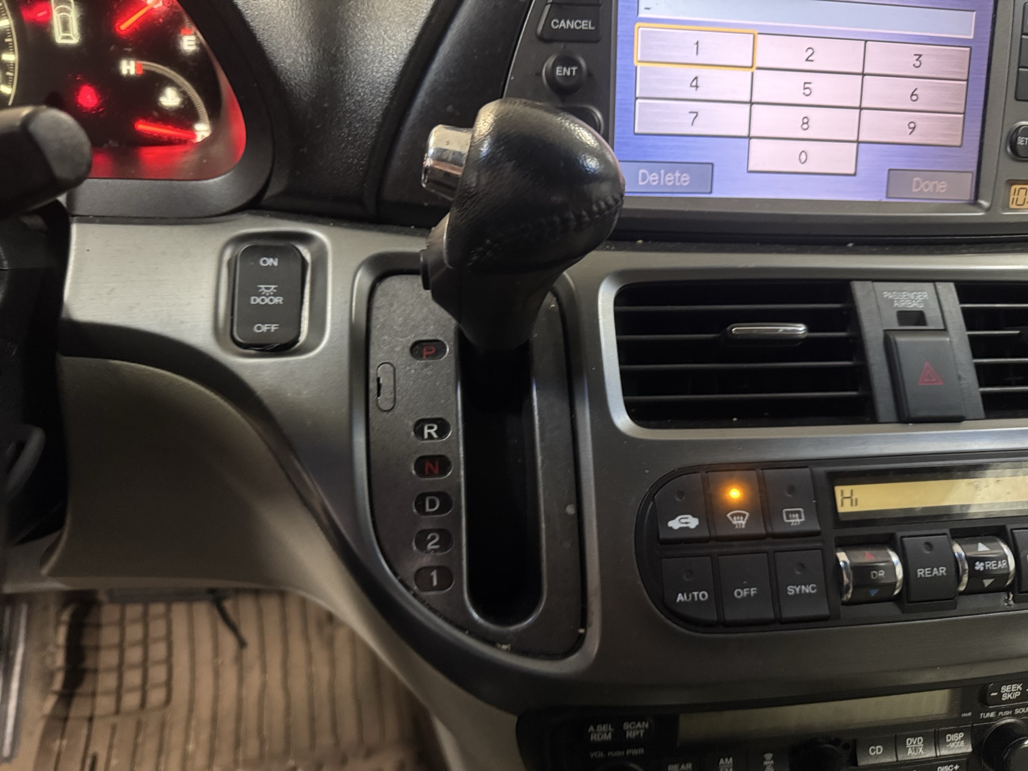 2006 honda odyssey ex-l-v6 with 217533 miles for sale near Elk River, Minnesota 106930_41_shifter.jpg