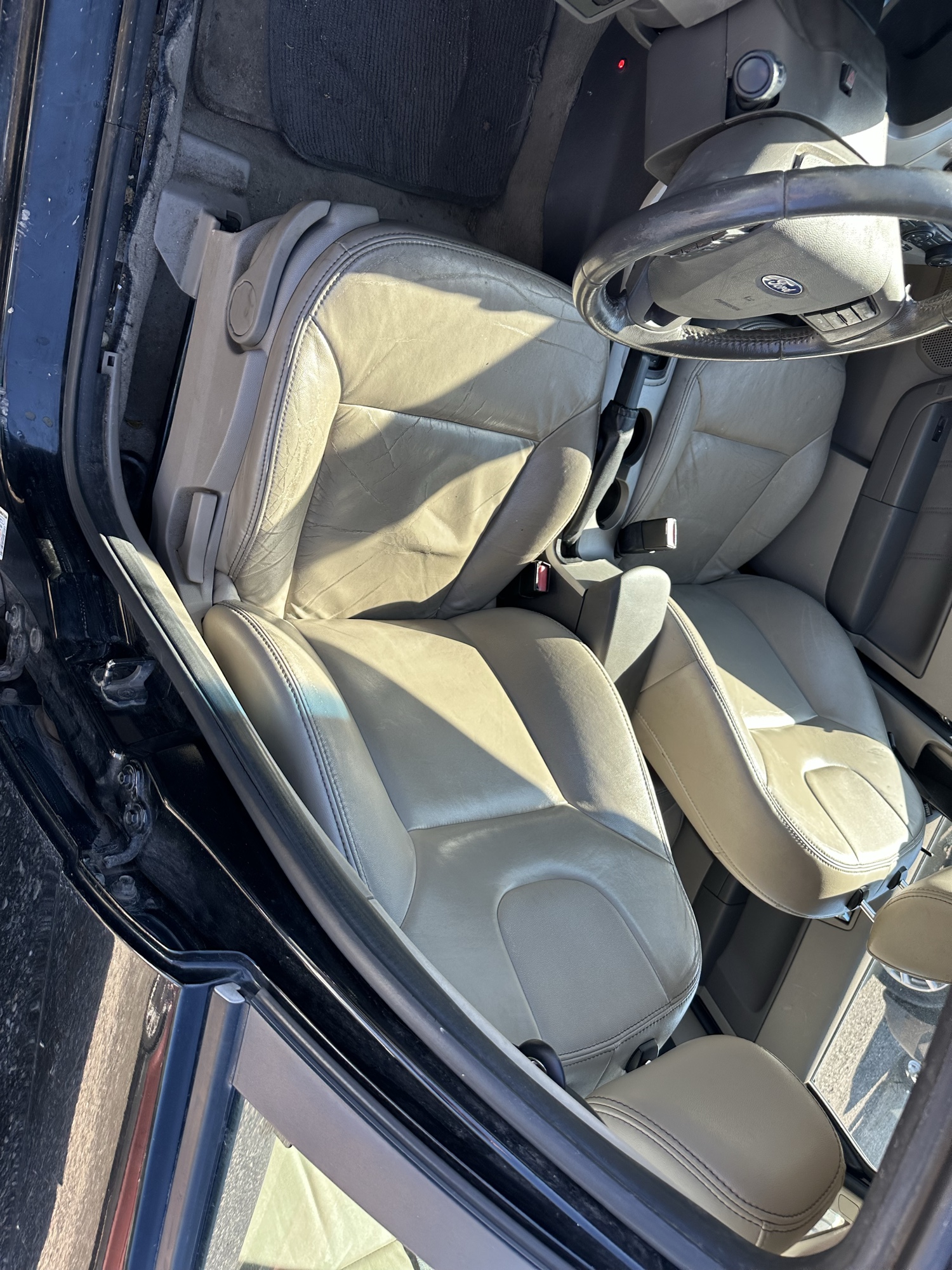 2009 ford focus ses-sedan with 214252 miles for sale near Elk River, Minnesota 106931_22_driver_seat.jpg