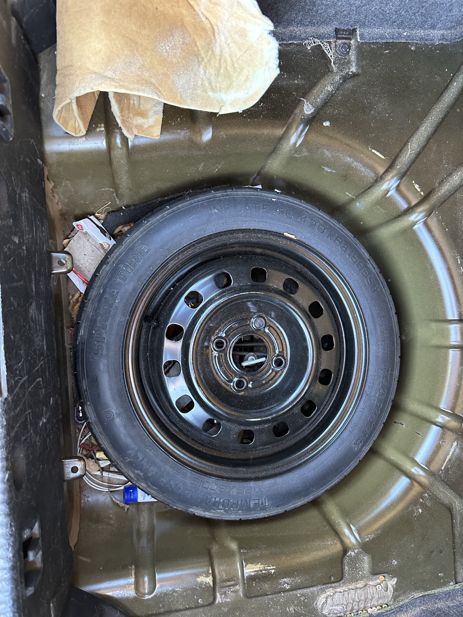 2009 ford focus ses-sedan with 214252 miles for sale near Elk River, Minnesota 106931_27_spare_tire.jpg