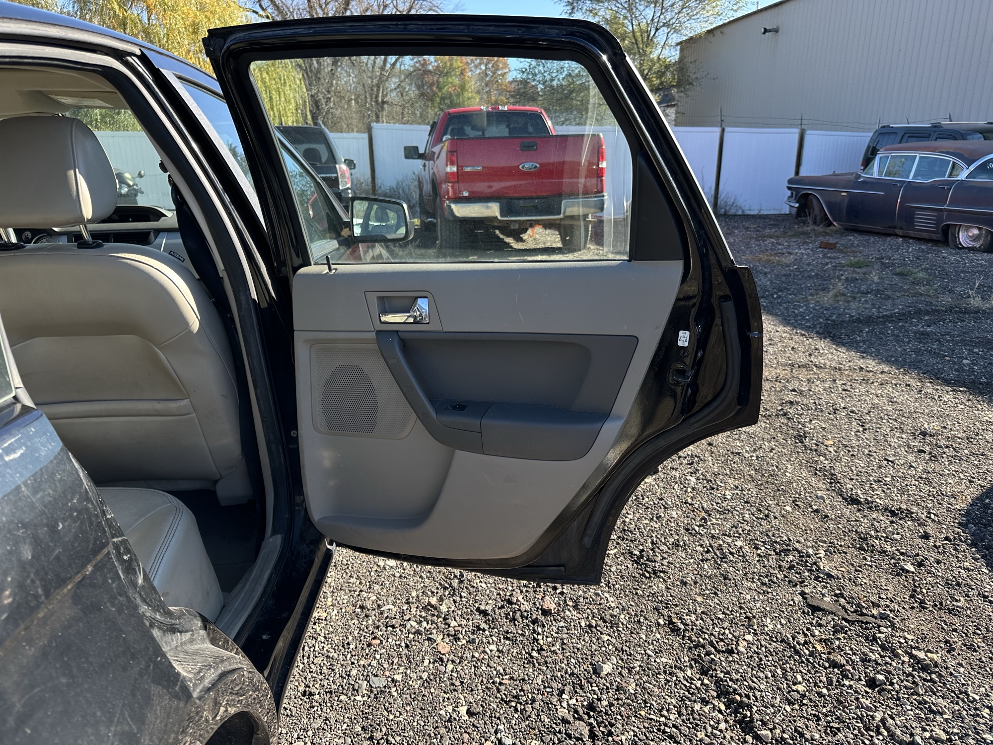 2009 ford focus ses-sedan with 214252 miles for sale near Elk River, Minnesota 106931_30_pass_rear_door_panel.jpg