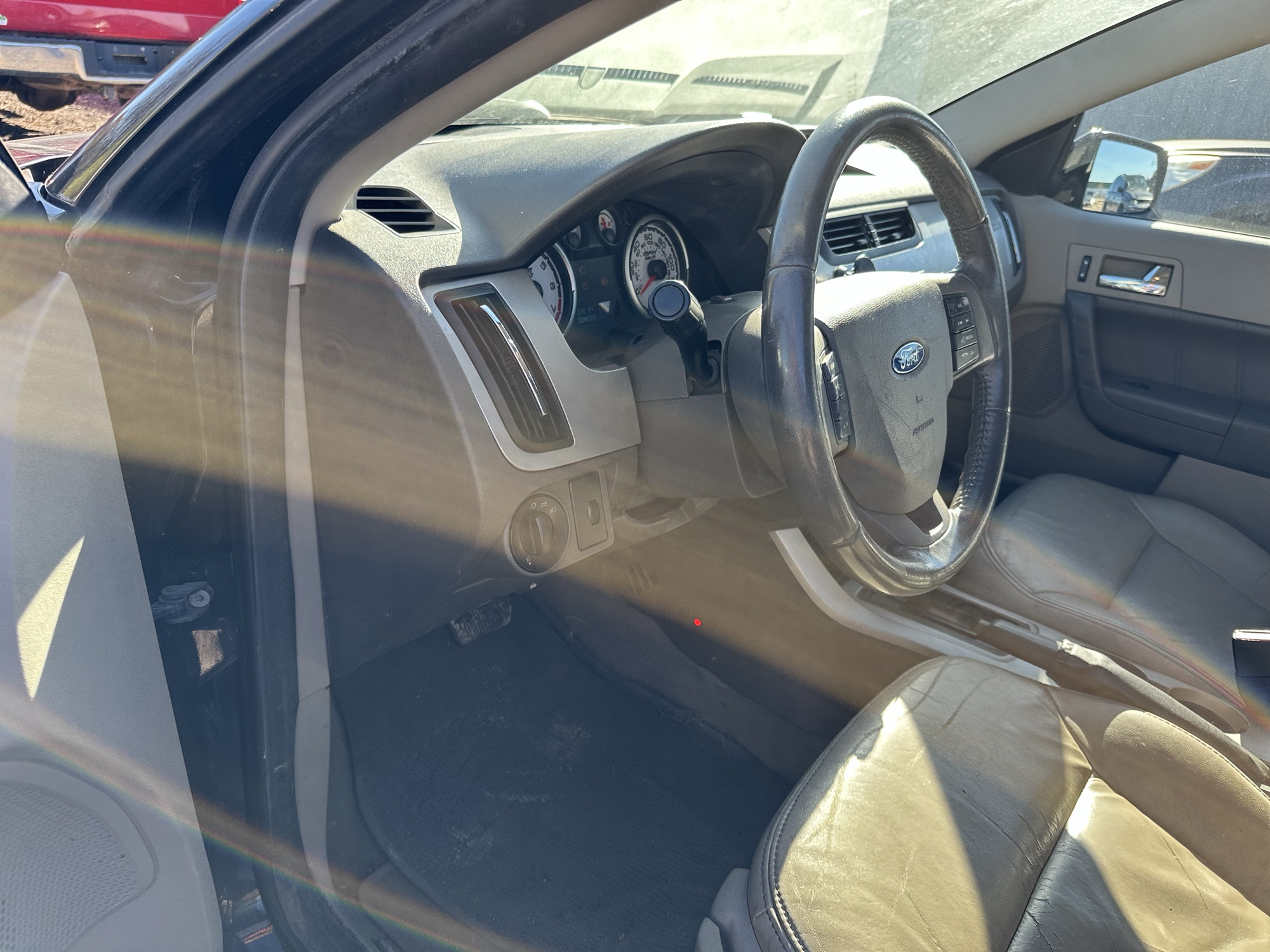 2009 ford focus ses-sedan with 214252 miles for sale near Elk River, Minnesota 106931_37_left_of_steering_wheel.jpg