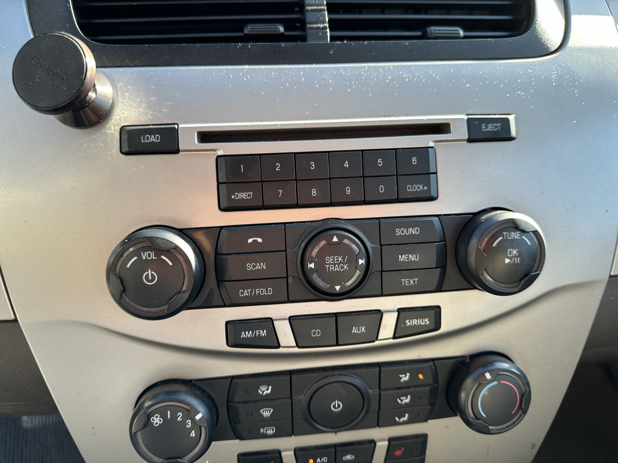 2009 ford focus ses-sedan with 214252 miles for sale near Elk River, Minnesota 106931_39_radio_closeup.jpg