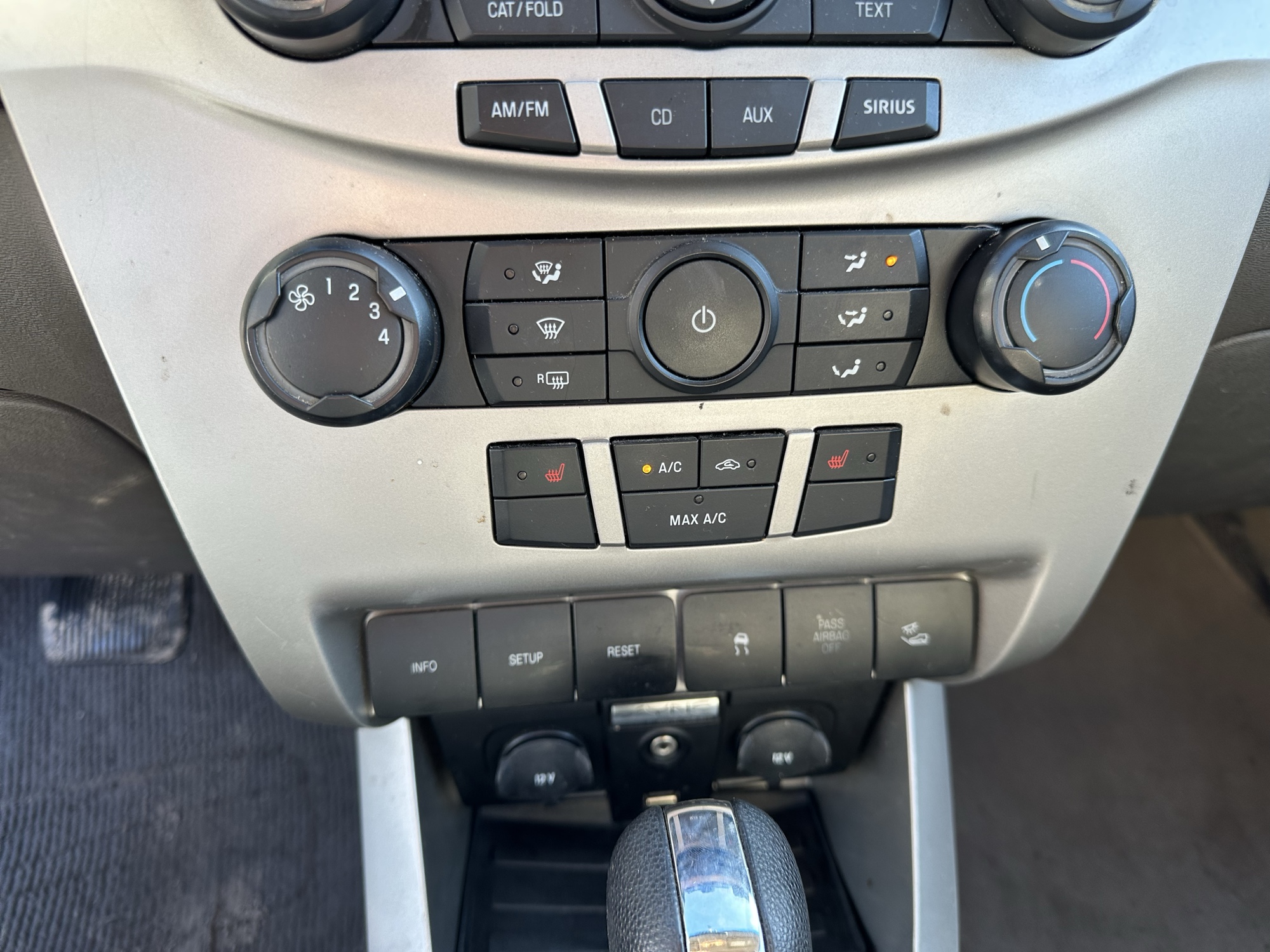 2009 ford focus ses-sedan with 214252 miles for sale near Elk River, Minnesota 106931_40_climate_control.jpg