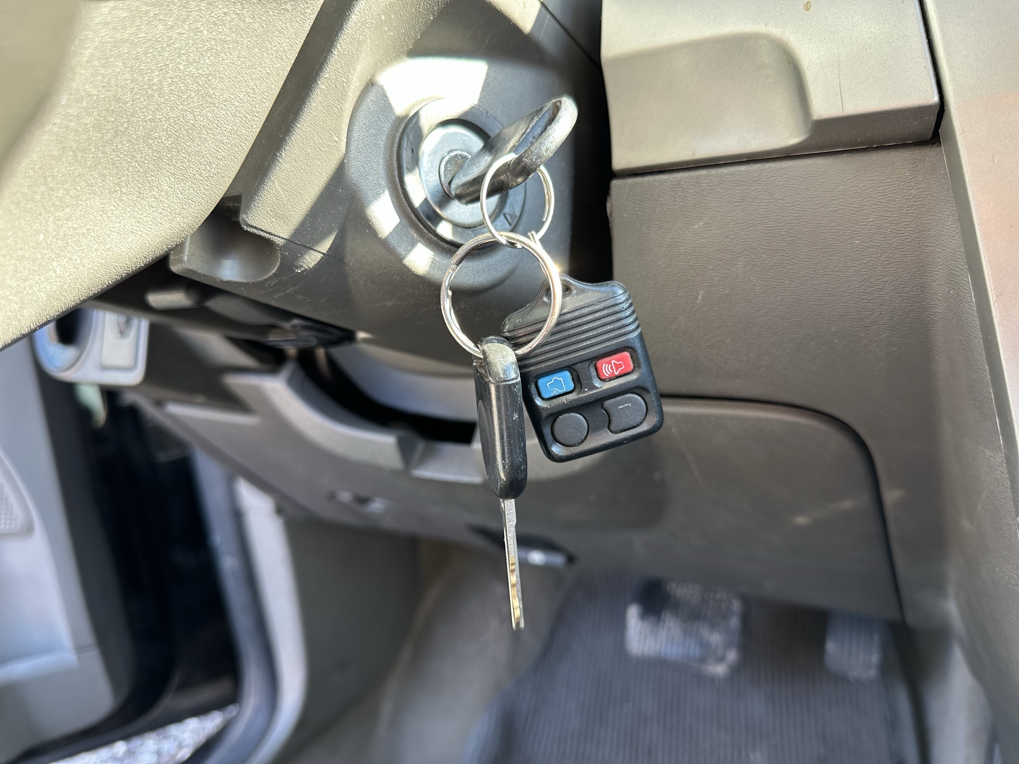 2009 ford focus ses-sedan with 214252 miles for sale near Elk River, Minnesota 106931_51_keys.jpg