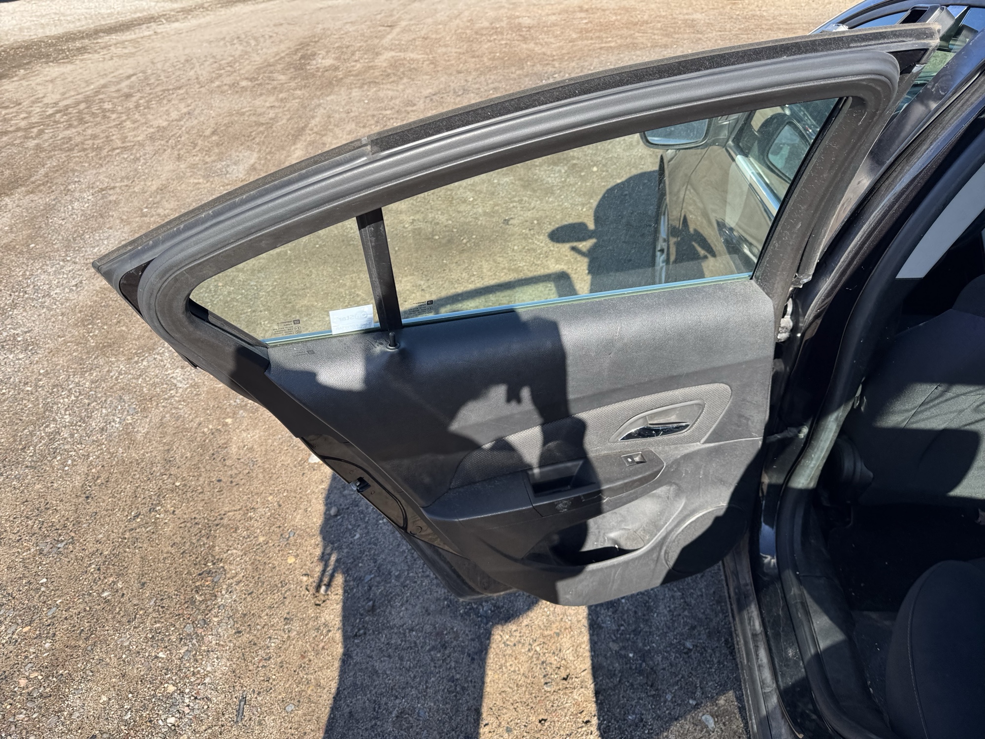 2012 chevrolet cruze 1lt with 232839 miles for sale near Elk River, Minnesota 106935_25_drv_rear_door_panel.jpg