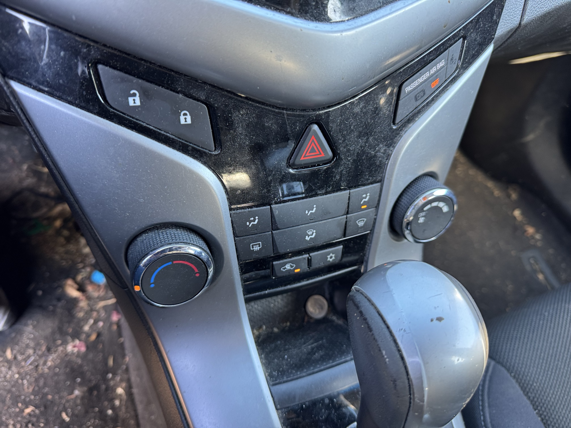 2012 chevrolet cruze 1lt with 232839 miles for sale near Elk River, Minnesota 106935_40_climate_control.jpg