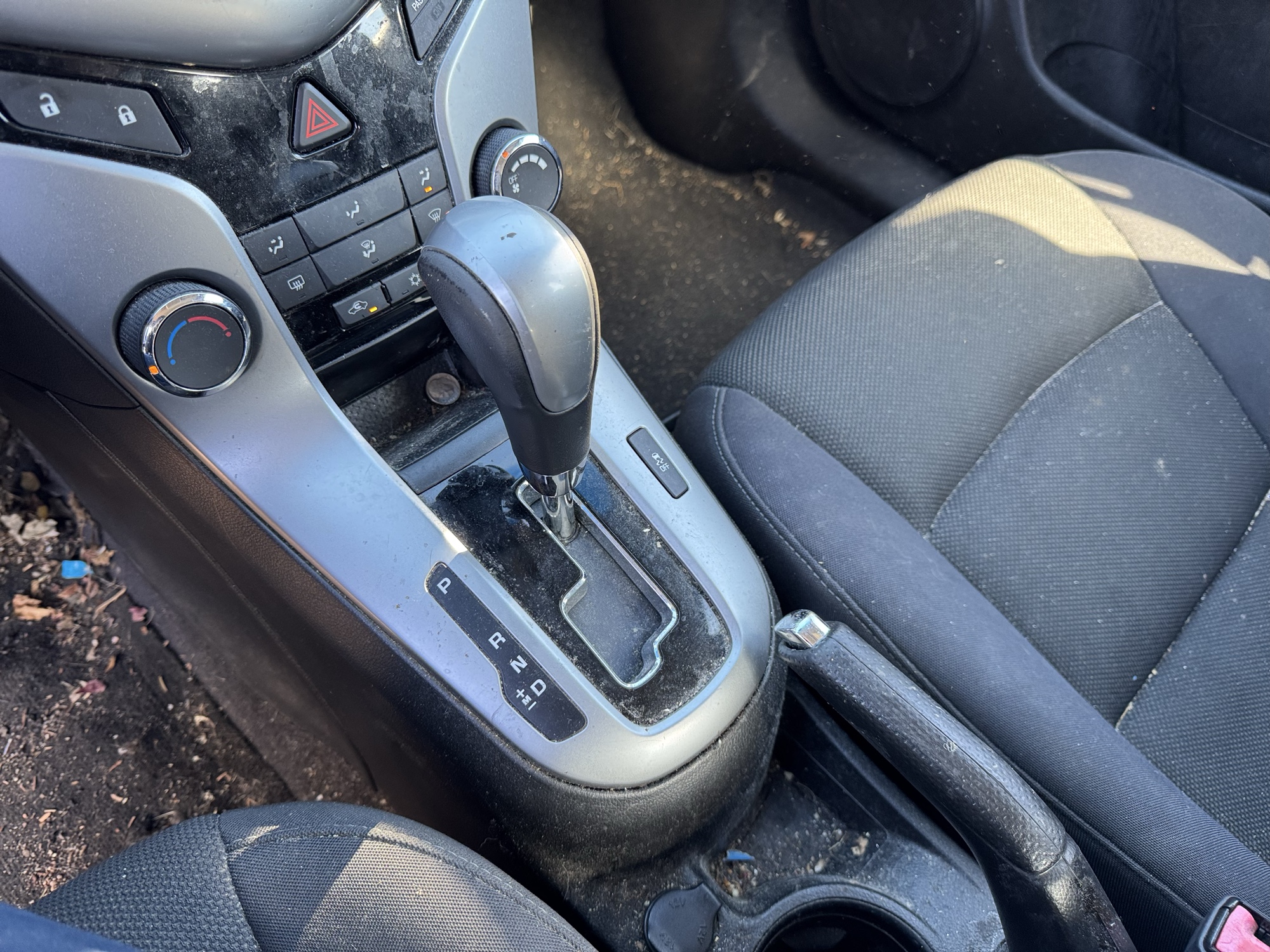 2012 chevrolet cruze 1lt with 232839 miles for sale near Elk River, Minnesota 106935_41_shifter.jpg