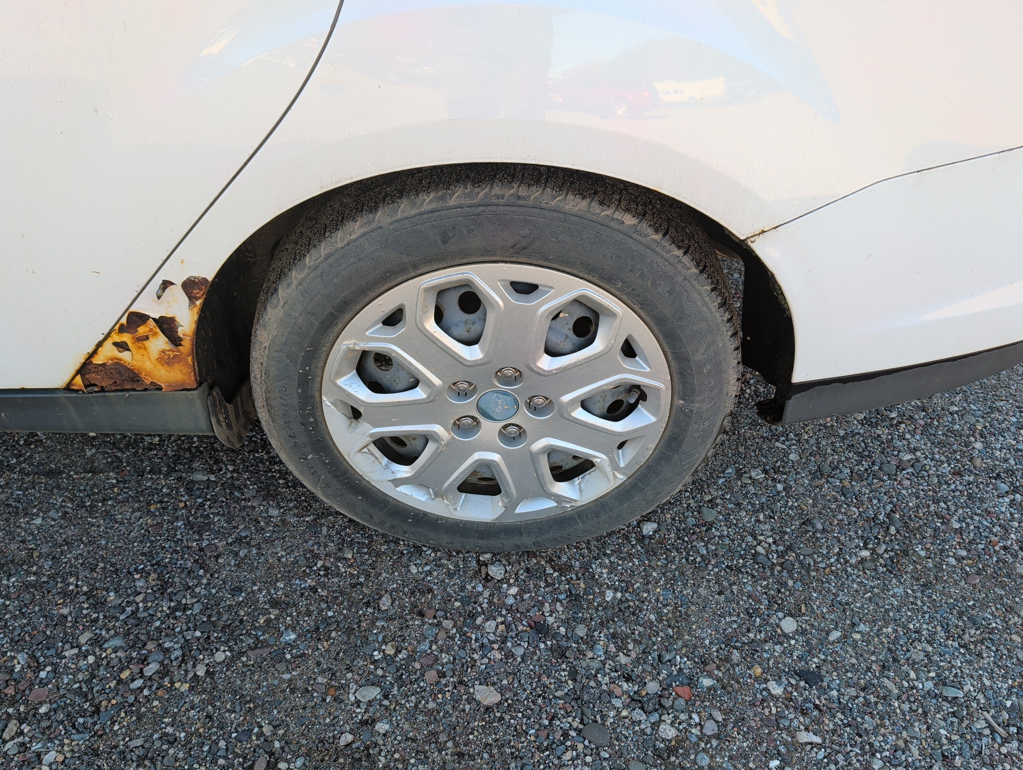 2012 ford focus se-sedan with 261316 miles for sale near Elk River, Minnesota 106936_13_rear_drv_wheel.jpg