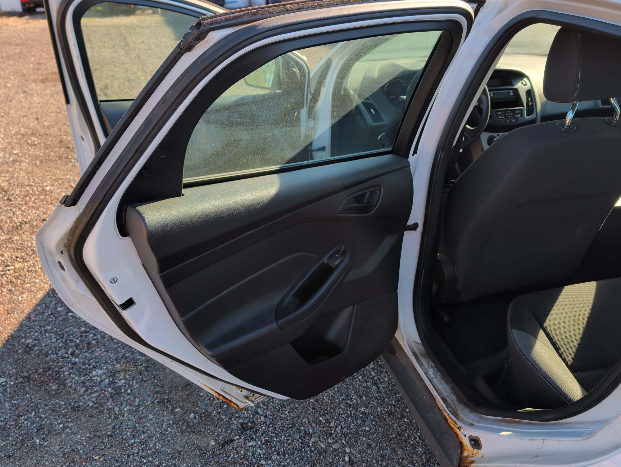2012 ford focus se-sedan with 261316 miles for sale near Elk River, Minnesota 106936_25_drv_rear_door_panel.jpg