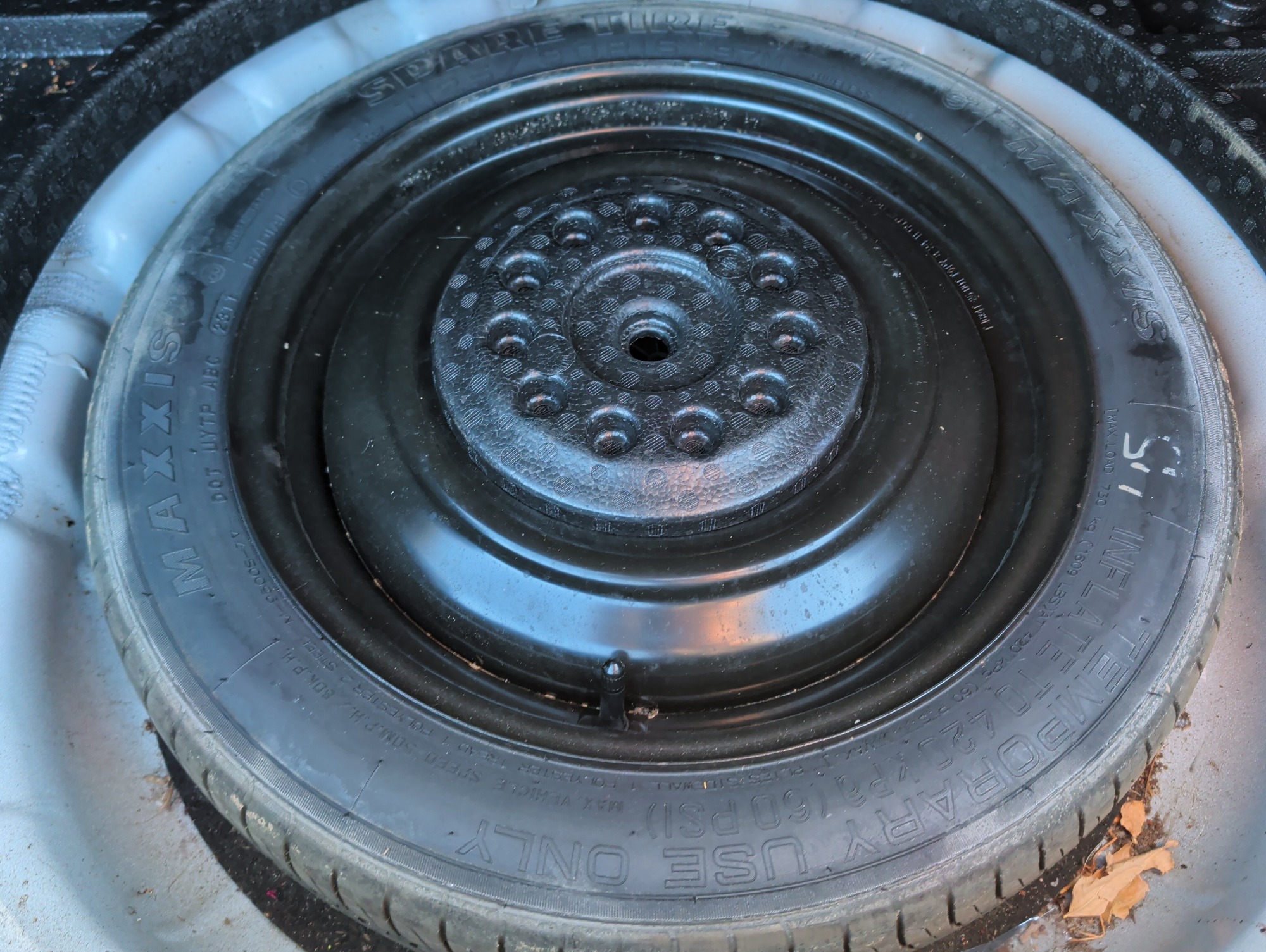 2012 ford focus se-sedan with 261316 miles for sale near Elk River, Minnesota 106936_27_spare_tire.jpg