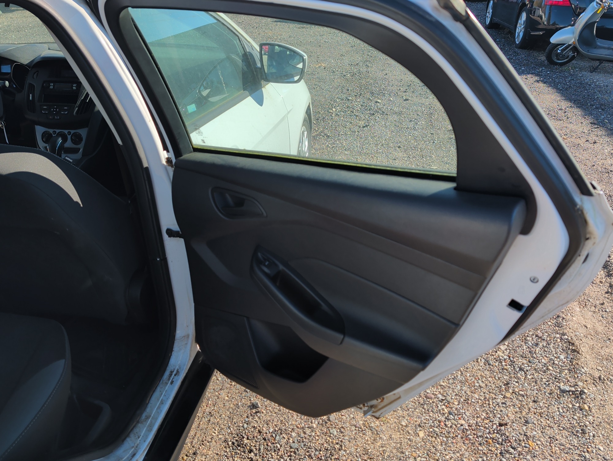 2012 ford focus se-sedan with 261316 miles for sale near Elk River, Minnesota 106936_30_pass_rear_door_panel.jpg