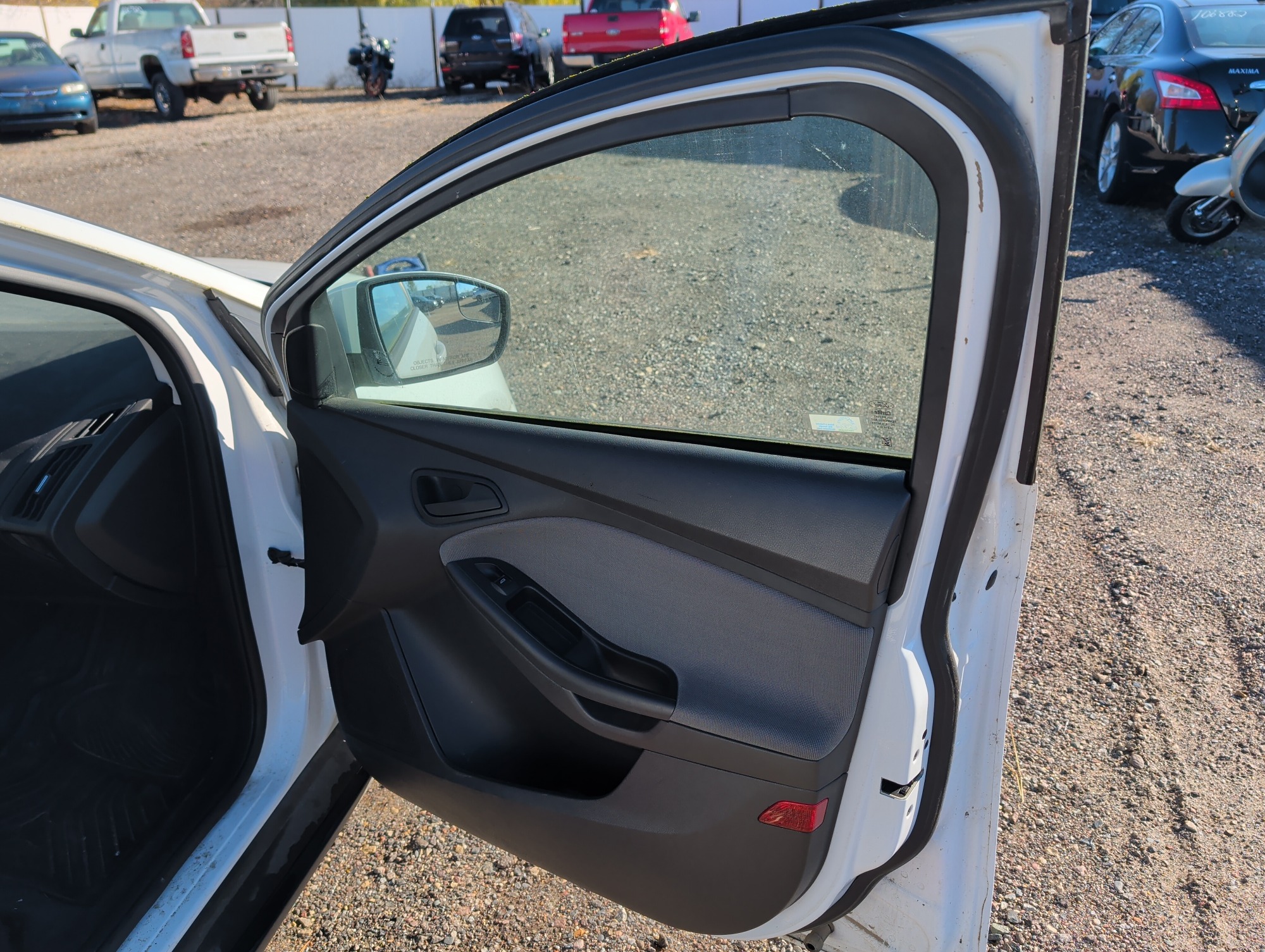 2012 ford focus se-sedan with 261316 miles for sale near Elk River, Minnesota 106936_32_passenger_door_panel.jpg