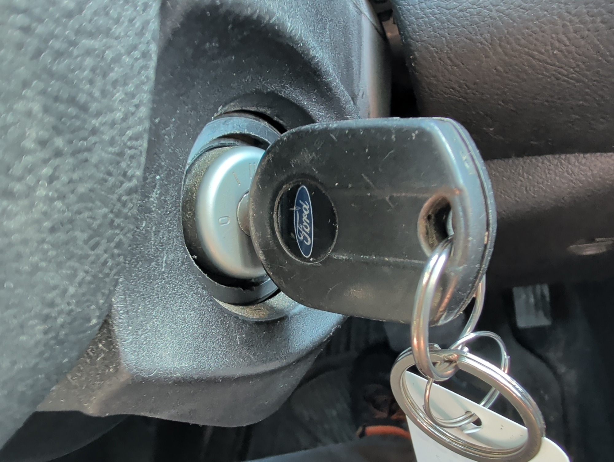 2012 ford focus se-sedan with 261316 miles for sale near Elk River, Minnesota 106936_51_keys.jpg