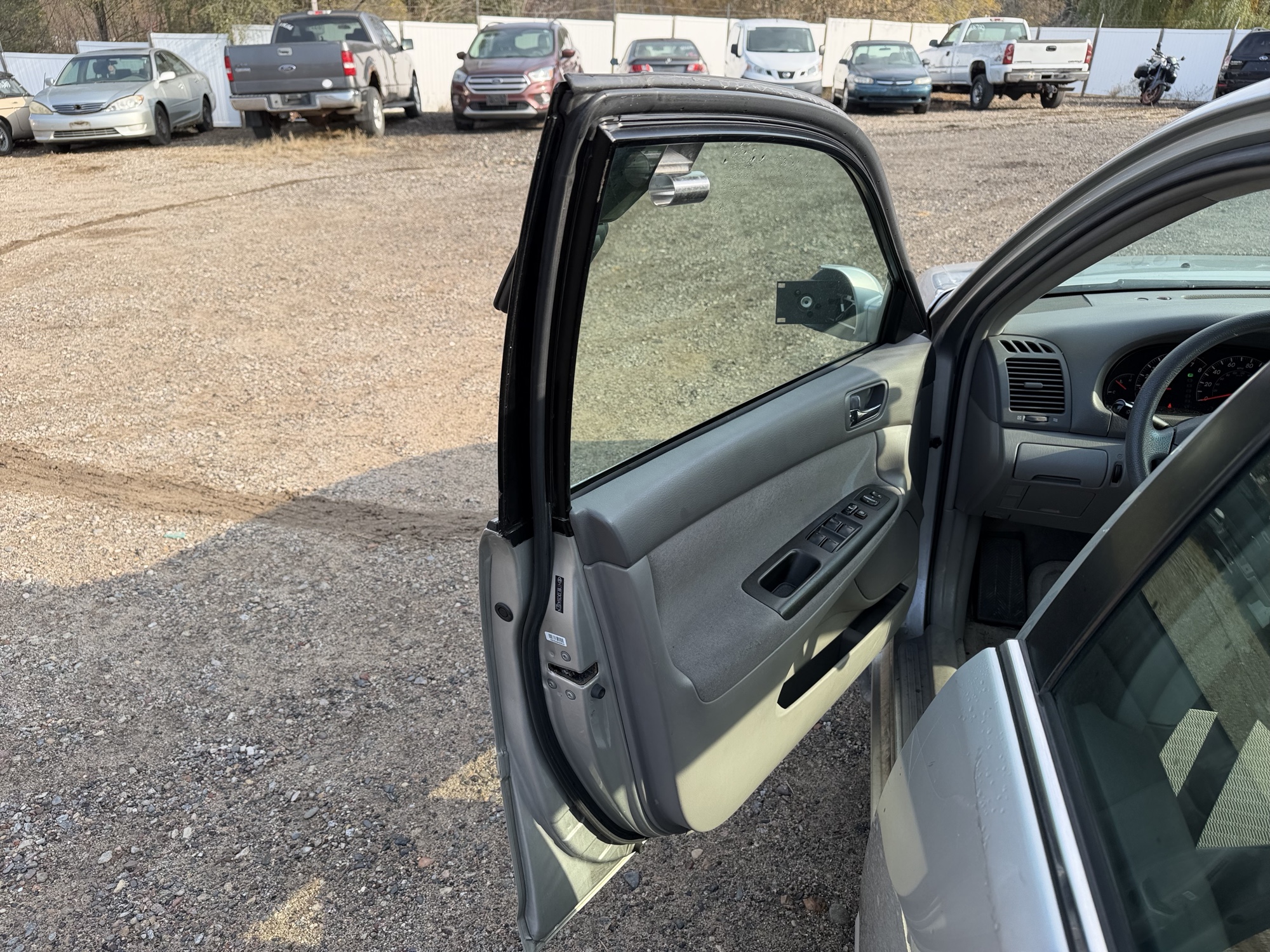 2005 toyota camry le with 145231 miles for sale near Elk River, Minnesota 106937_23_driver_door_panel.jpg