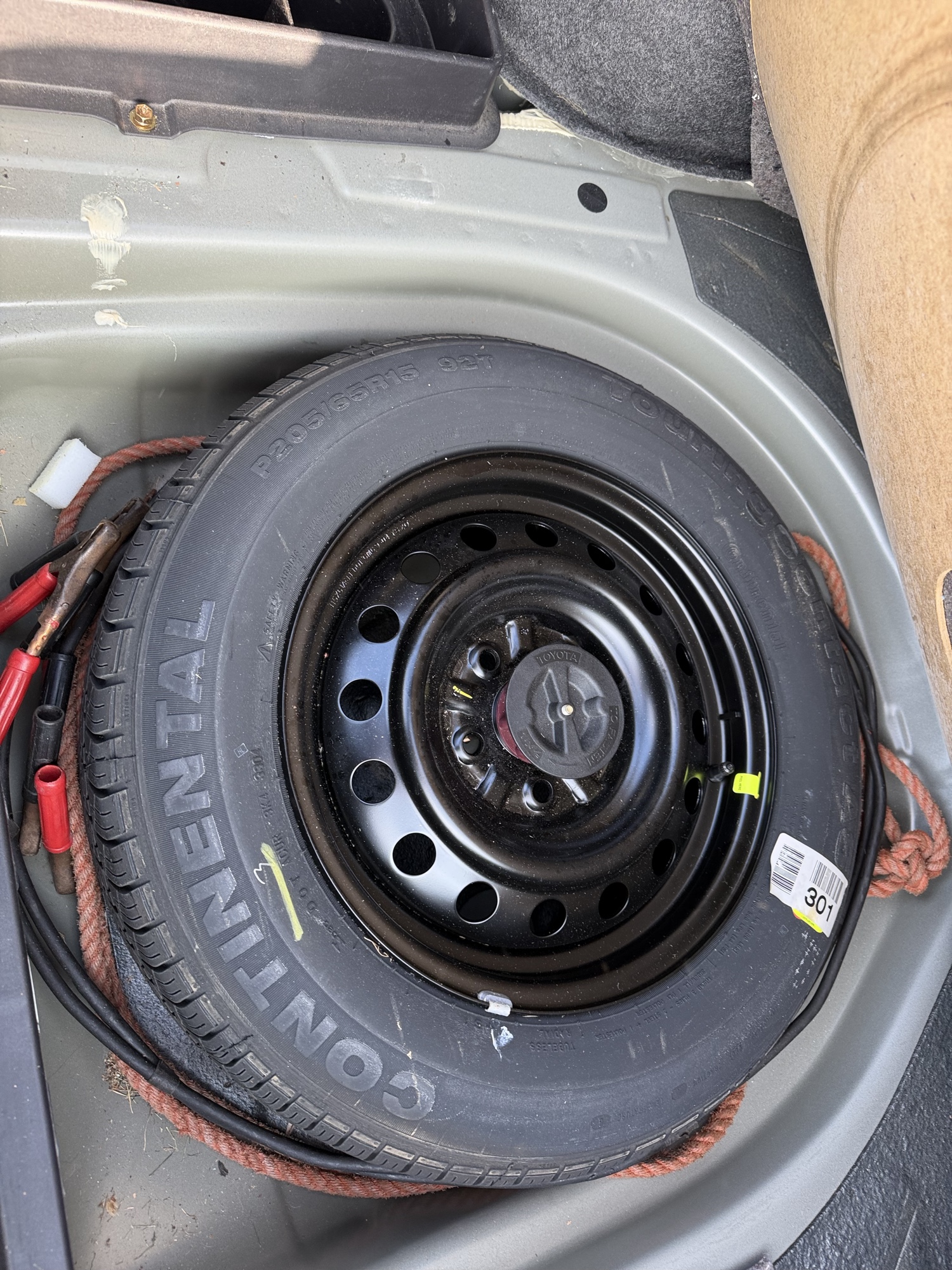 2005 toyota camry le with 145231 miles for sale near Elk River, Minnesota 106937_27_spare_tire.jpg