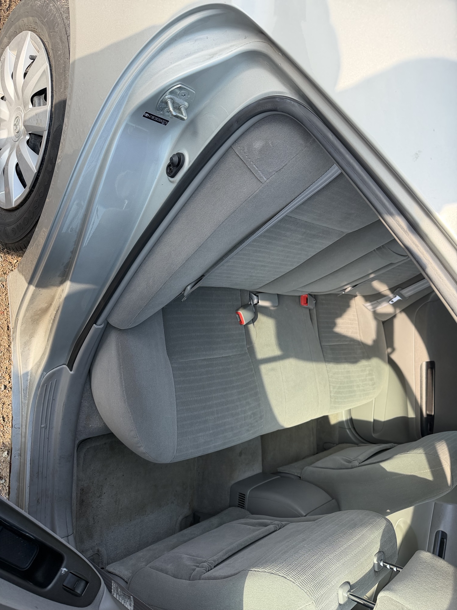 2005 toyota camry le with 145231 miles for sale near Elk River, Minnesota 106937_28_pass_rear_seat.jpg
