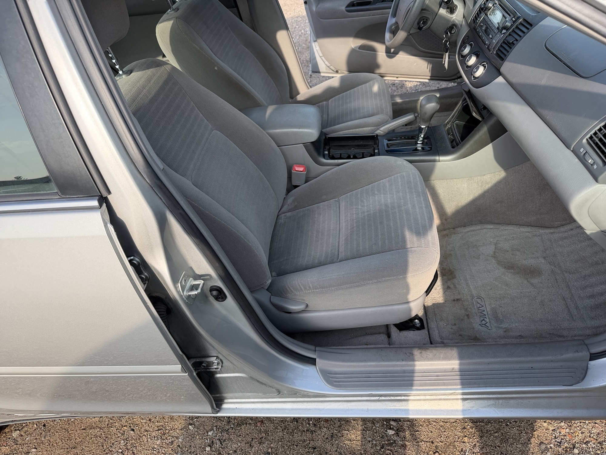 2005 toyota camry le with 145231 miles for sale near Elk River, Minnesota 106937_31_passenger_seat.jpg