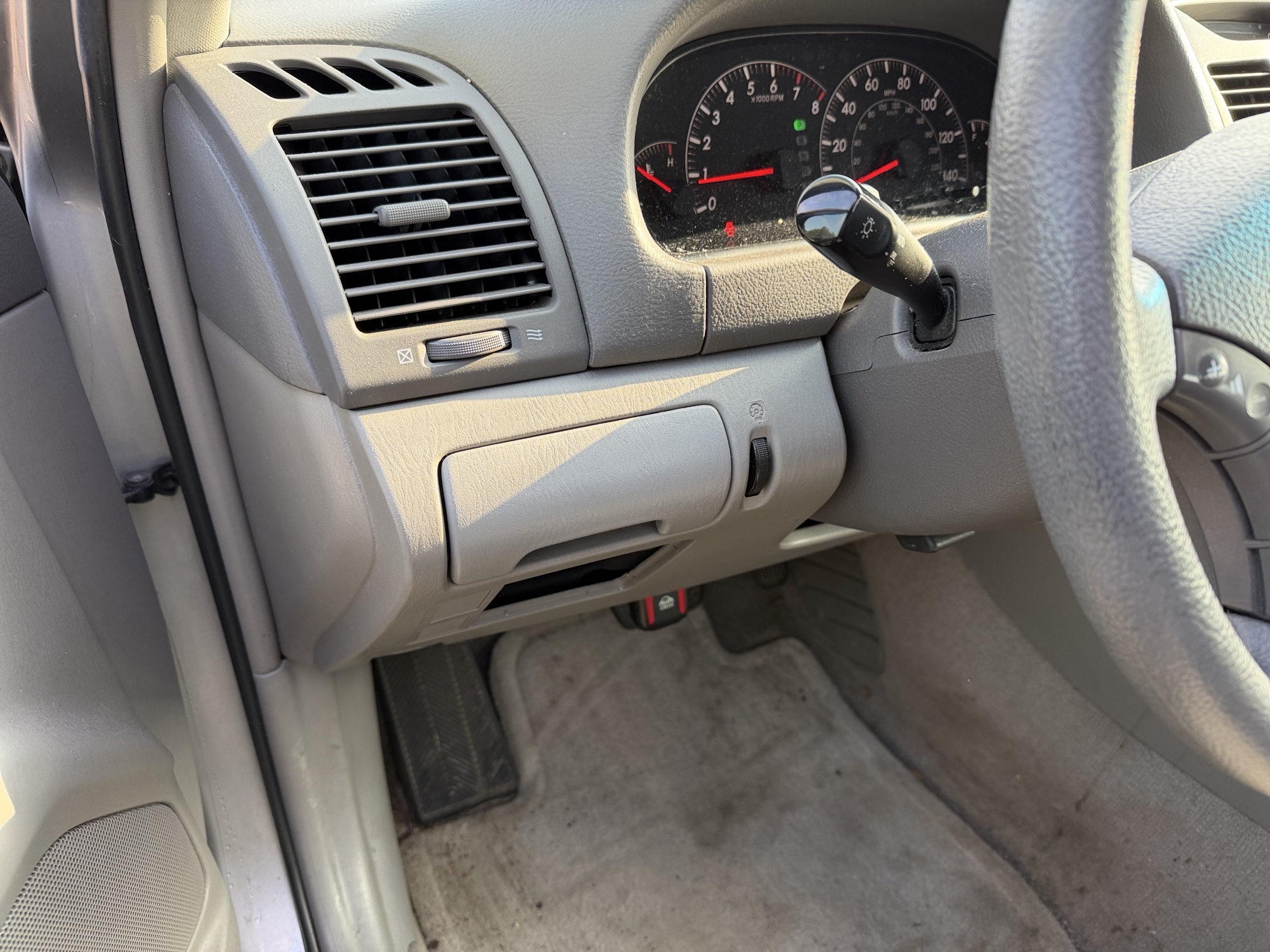 2005 toyota camry le with 145231 miles for sale near Elk River, Minnesota 106937_37_left_of_steering_wheel.jpg