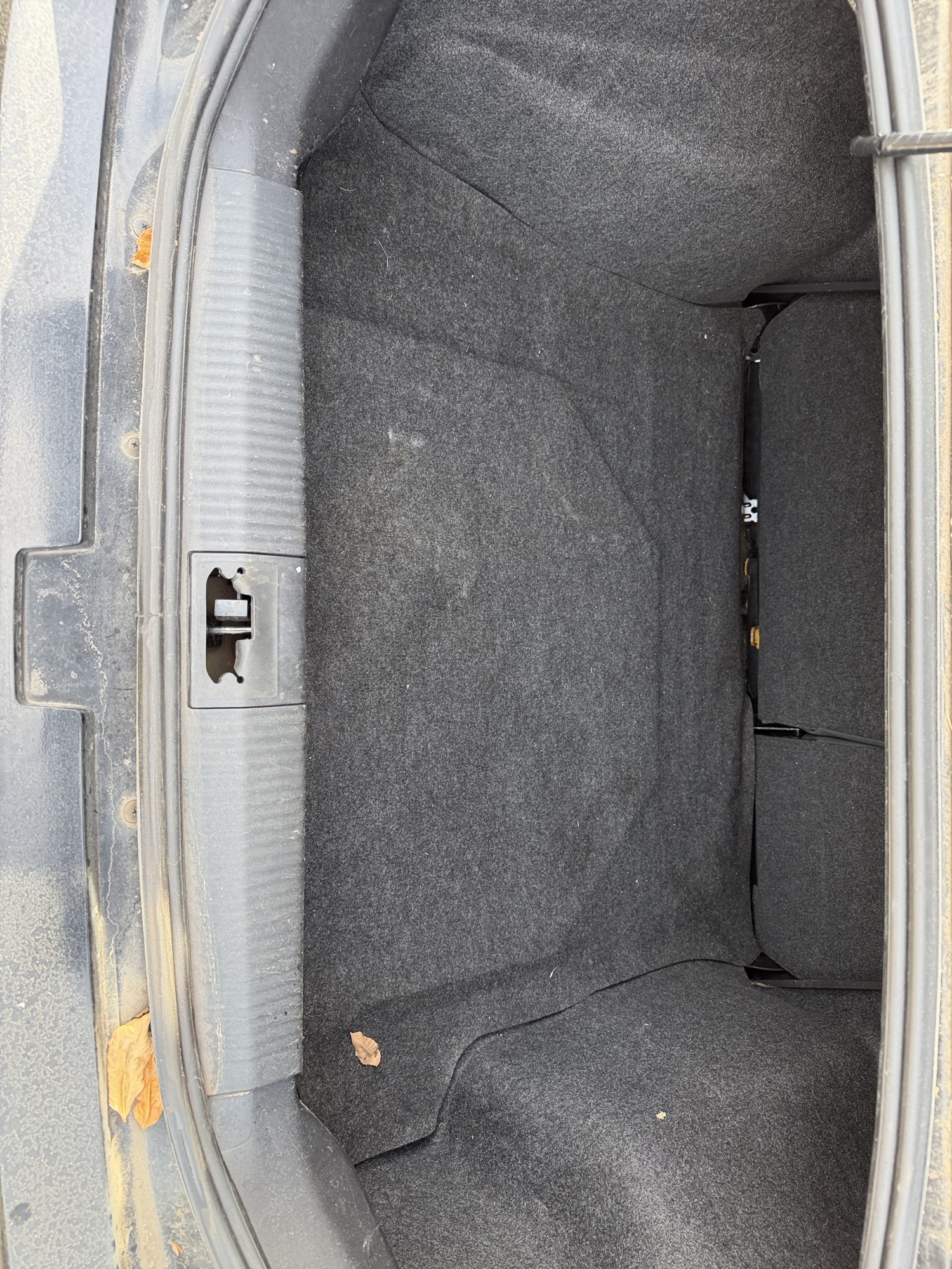 2010 ford focus sel-sedan with 180168 miles for sale near Elk River, Minnesota 106939_26_trunk.jpg