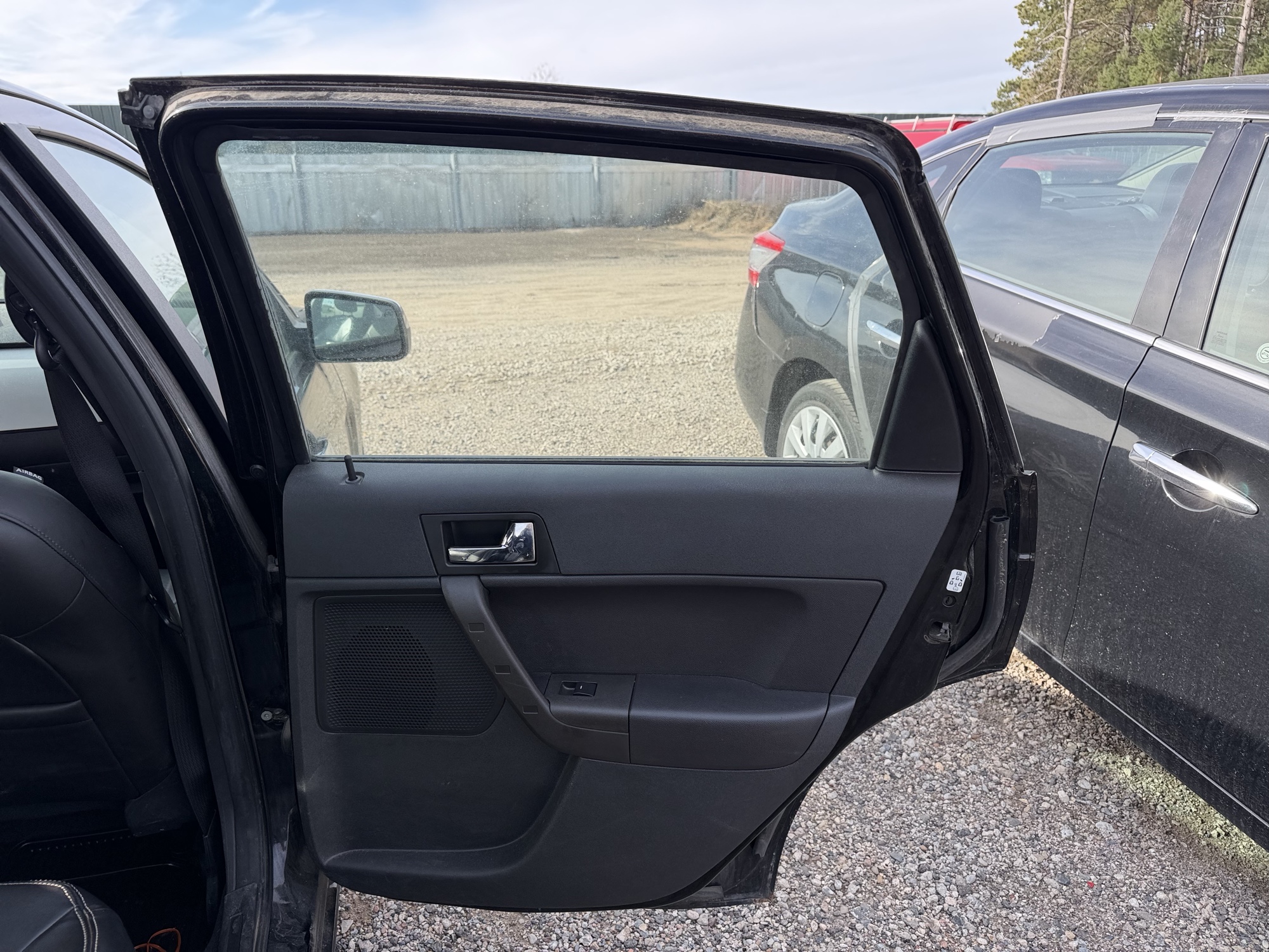 2010 ford focus sel-sedan with 180168 miles for sale near Elk River, Minnesota 106939_30_pass_rear_door_panel.jpg