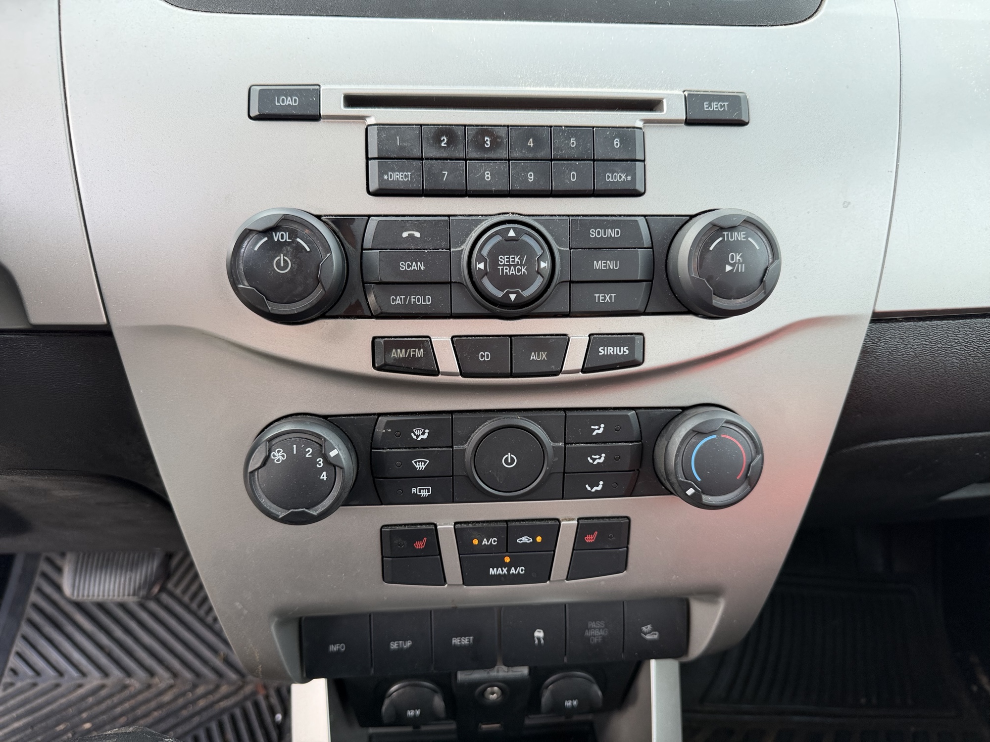 2010 ford focus sel-sedan with 180168 miles for sale near Elk River, Minnesota 106939_40_climate_control.jpg