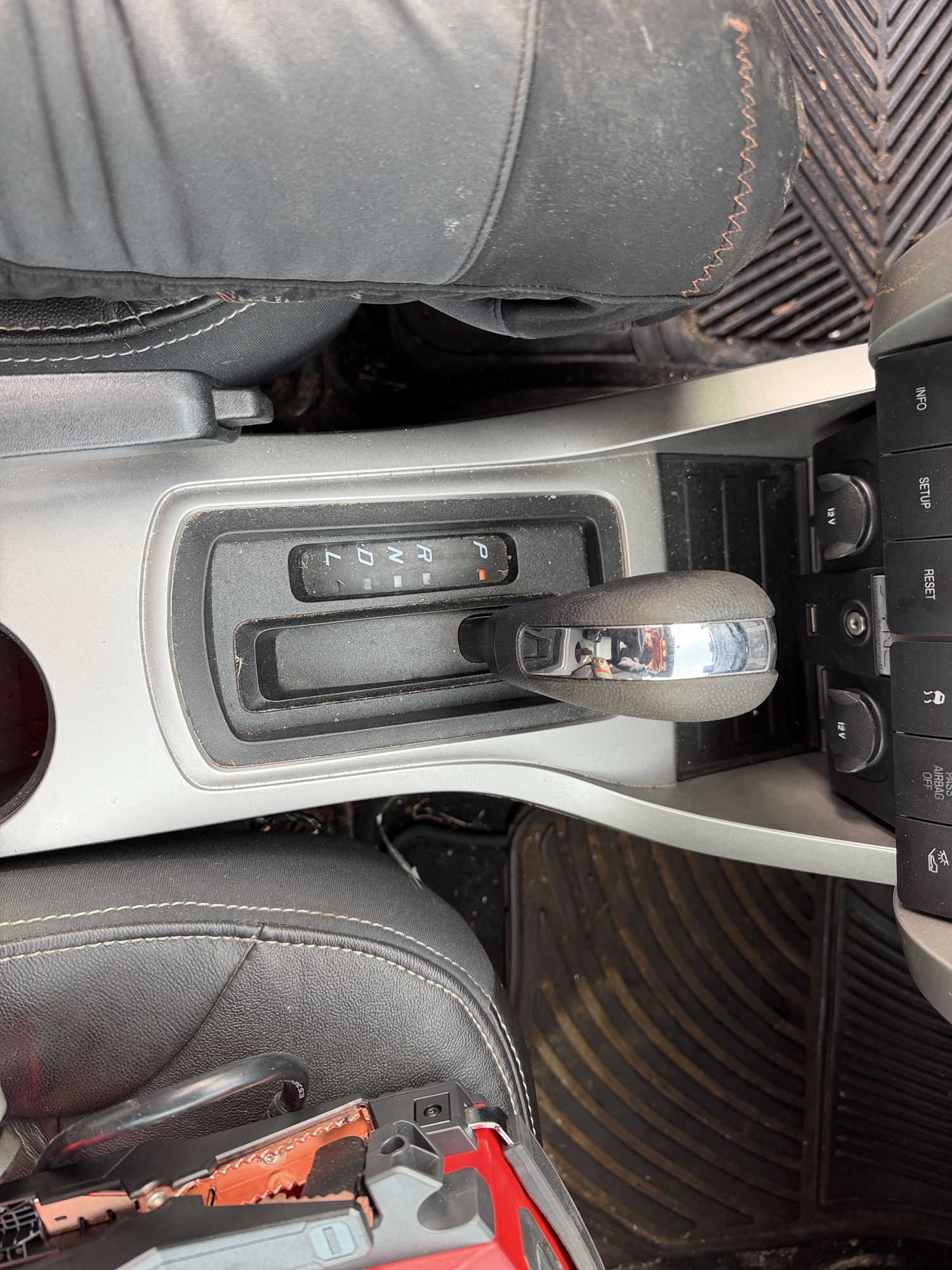 2010 ford focus sel-sedan with 180168 miles for sale near Elk River, Minnesota 106939_41_shifter.jpg