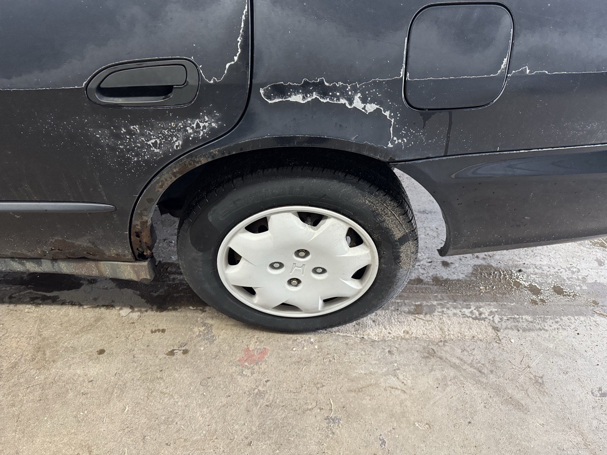 2000 honda accord lx-sedan with 366084 miles for sale near Elk River, Minnesota 106940_13_rear_drv_wheel.jpg