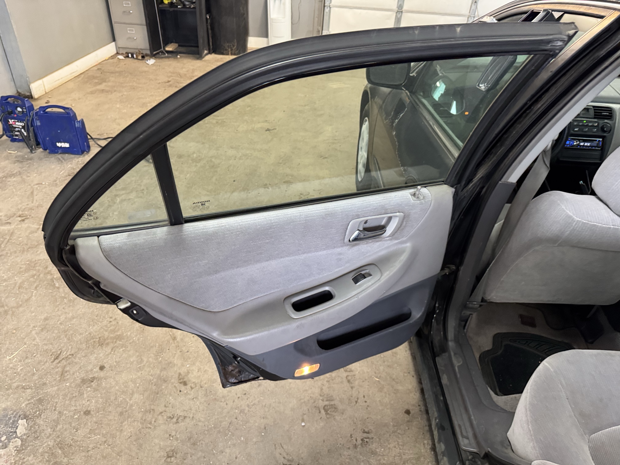 2000 honda accord lx-sedan with 366084 miles for sale near Elk River, Minnesota 106940_25_drv_rear_door_panel.jpg