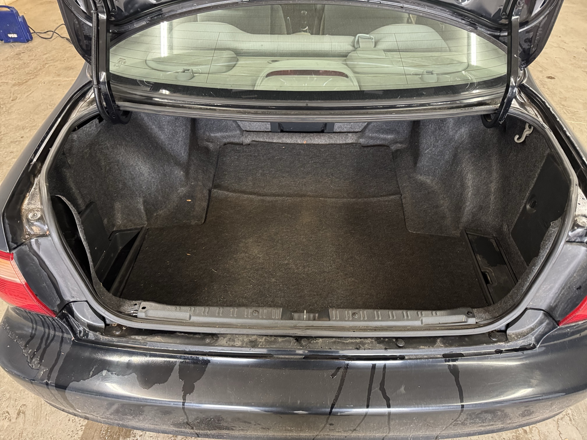 2000 honda accord lx-sedan with 366084 miles for sale near Elk River, Minnesota 106940_26_trunk.jpg