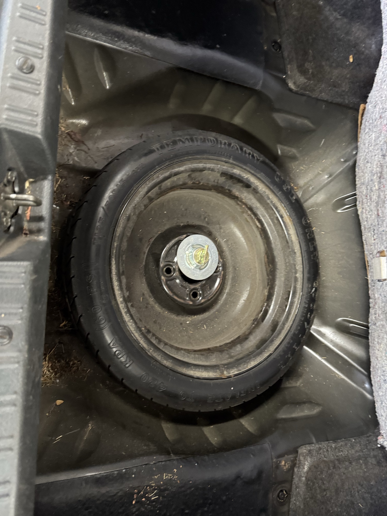 2000 honda accord lx-sedan with 366084 miles for sale near Elk River, Minnesota 106940_27_spare_tire.jpg