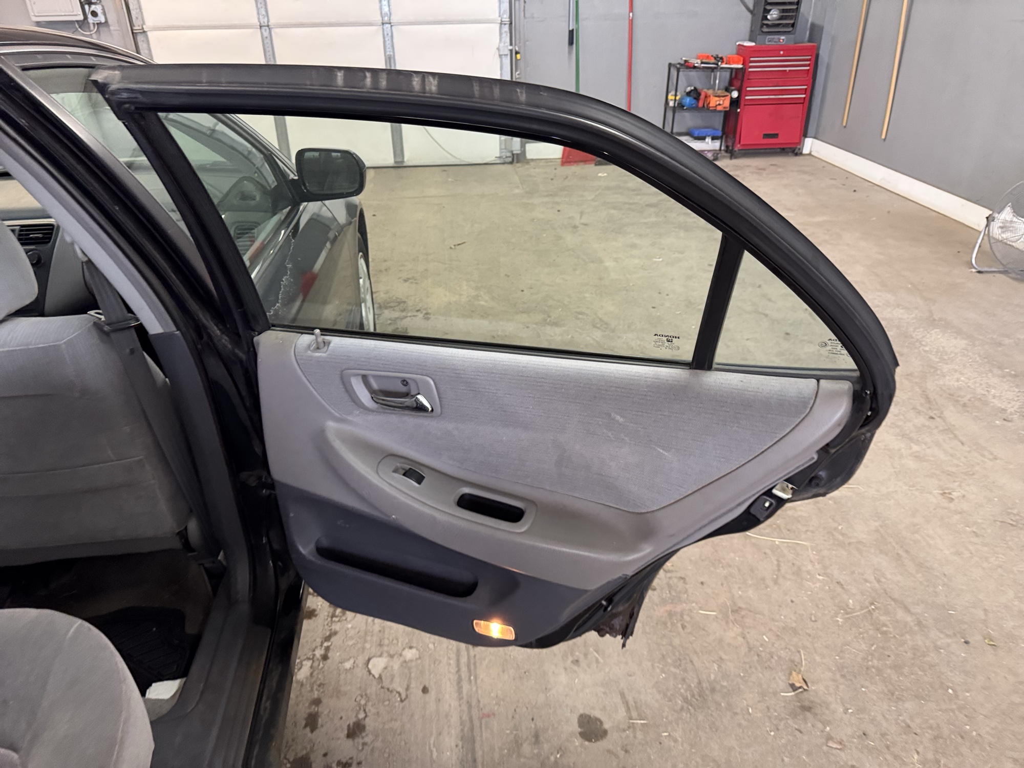 2000 honda accord lx-sedan with 366084 miles for sale near Elk River, Minnesota 106940_30_pass_rear_door_panel.jpg