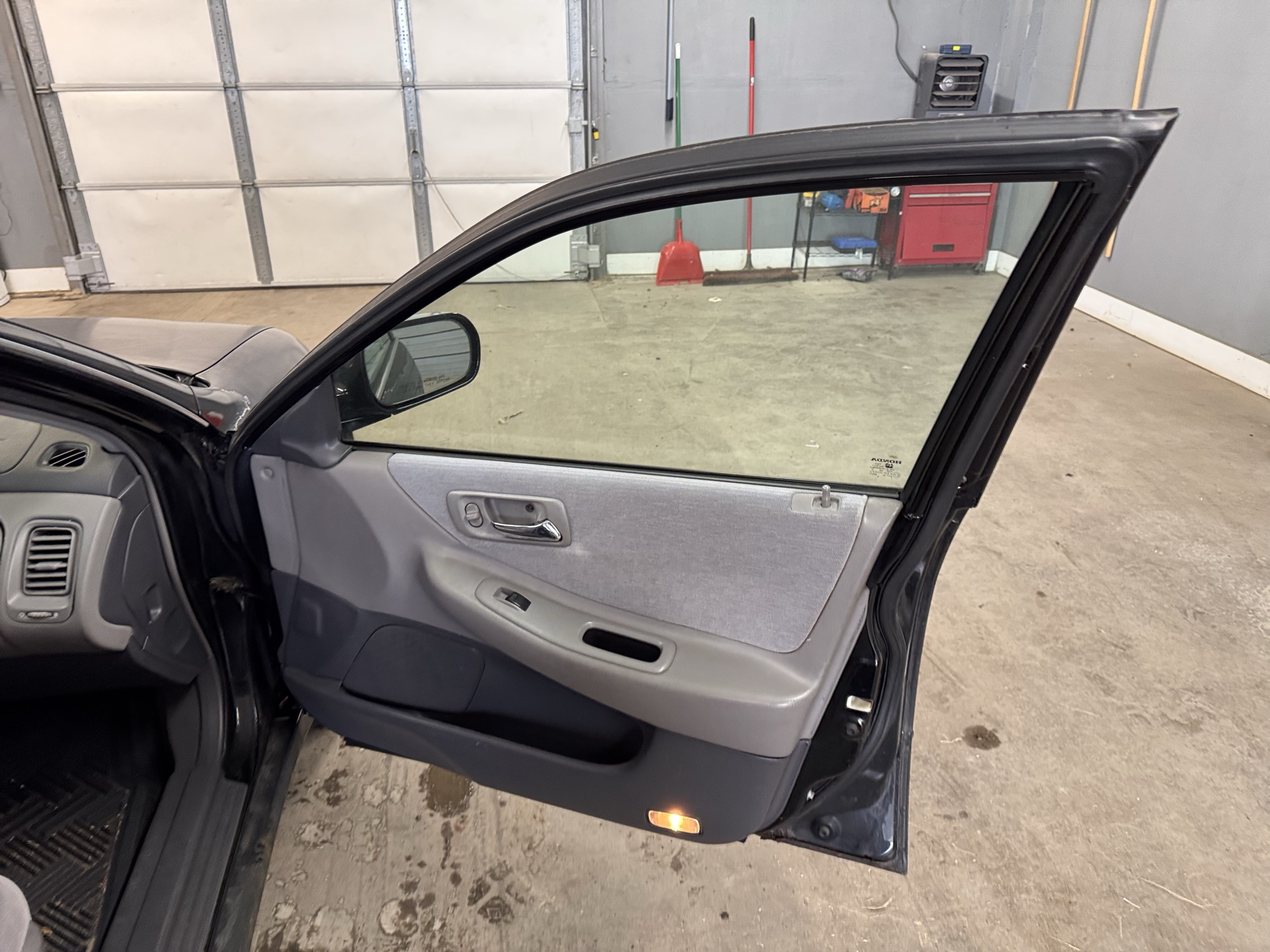2000 honda accord lx-sedan with 366084 miles for sale near Elk River, Minnesota 106940_32_passenger_door_panel.jpg