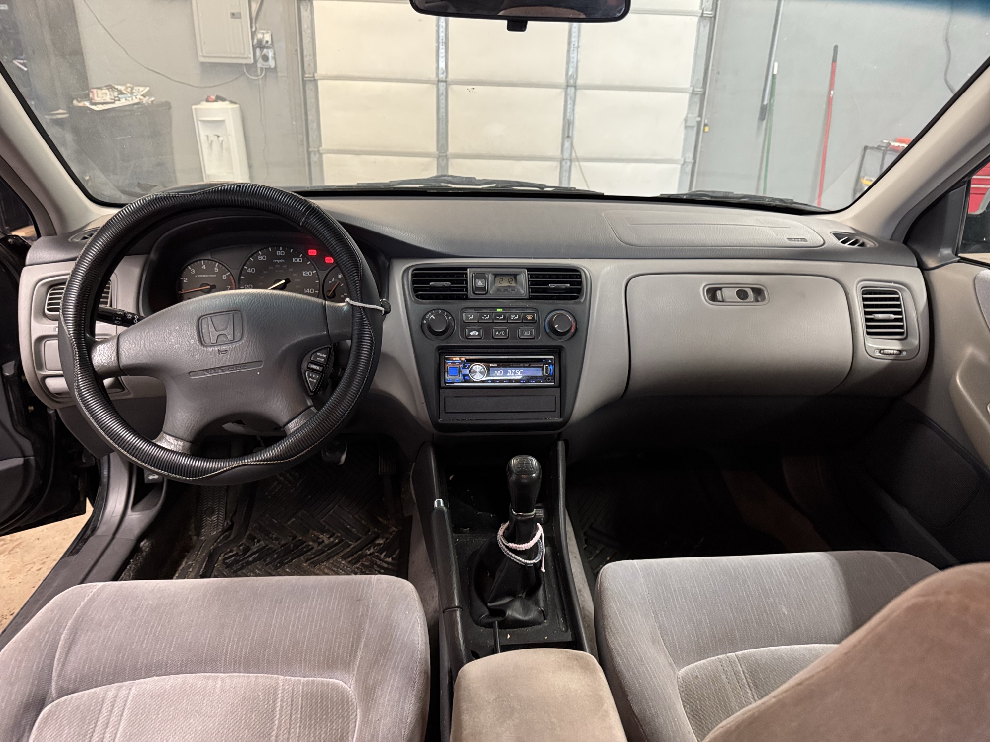 2000 honda accord lx-sedan with 366084 miles for sale near Elk River, Minnesota 106940_34_whole_dash.jpg