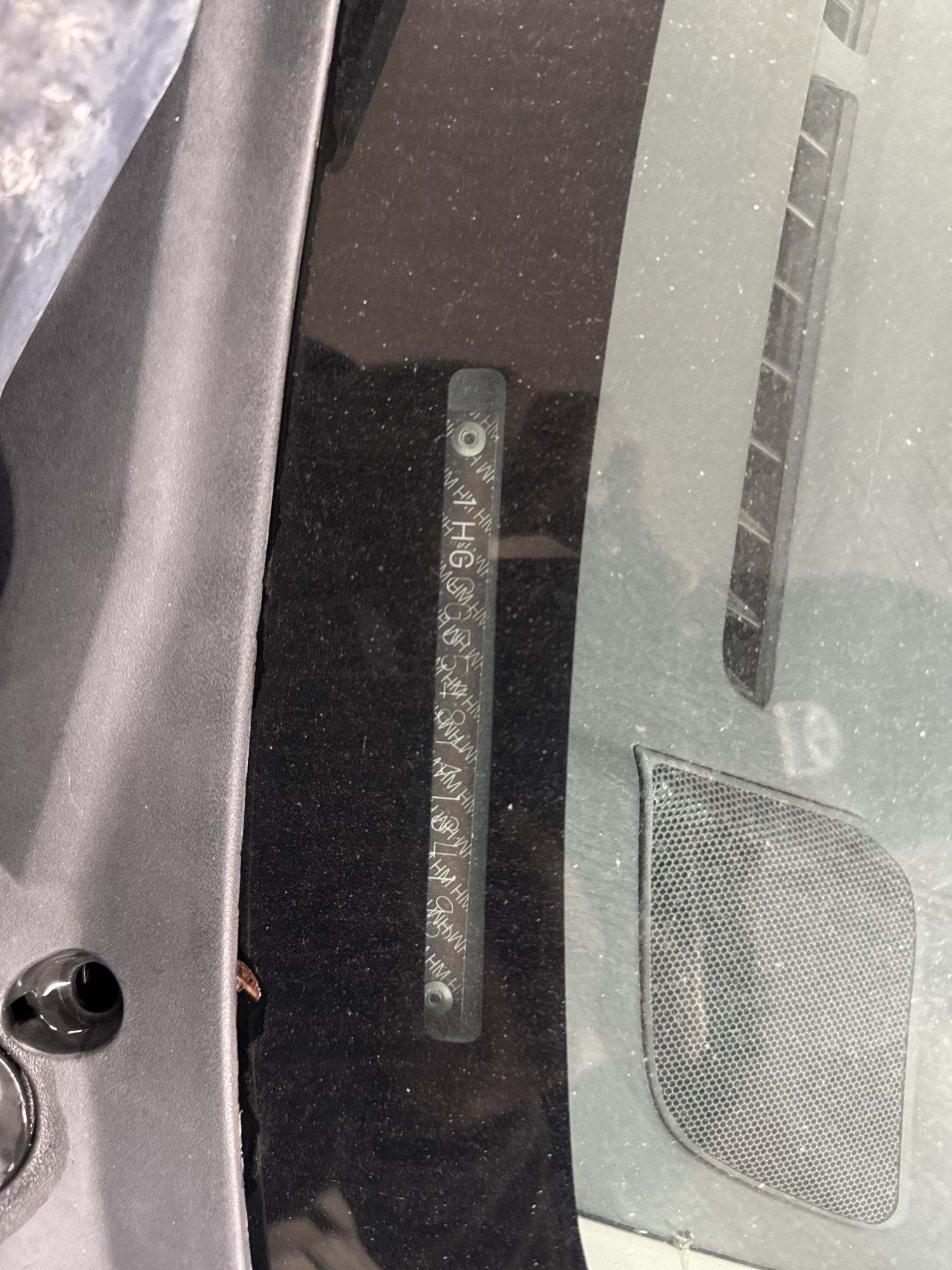 2000 honda accord lx-sedan with 366084 miles for sale near Elk River, Minnesota 106940_48_windshield_vin_plate.jpg