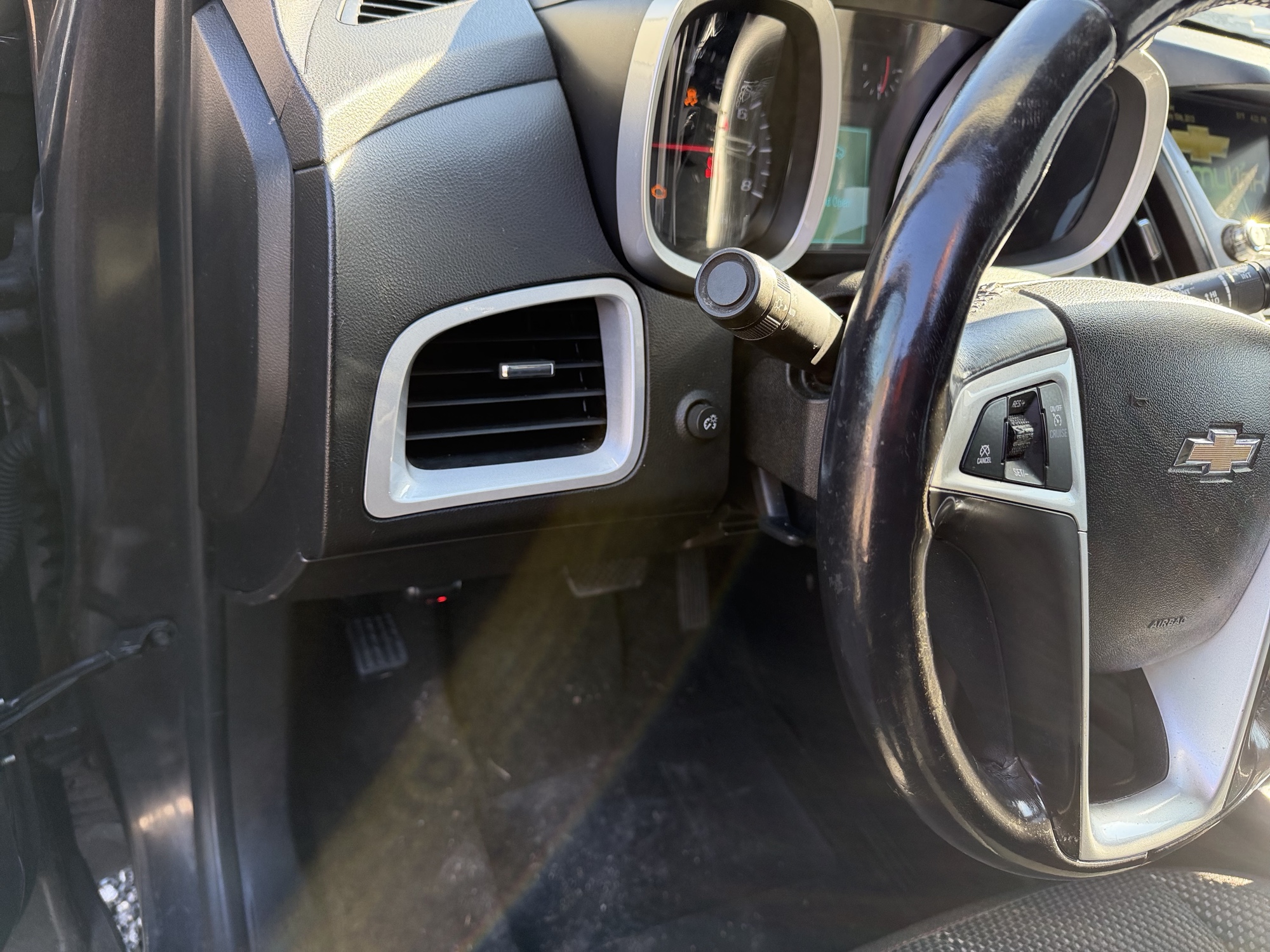 2013 chevrolet equinox 1lt-2wd with 175860 miles for sale near Elk River, Minnesota 106943_37_left_of_steering_wheel.jpg
