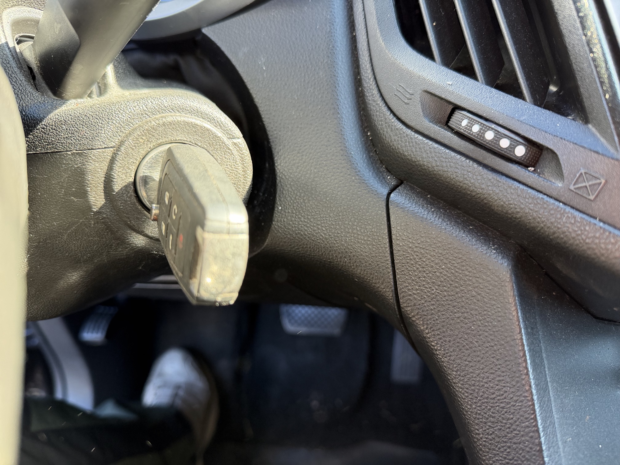 2013 chevrolet equinox 1lt-2wd with 175860 miles for sale near Elk River, Minnesota 106943_51_keys.jpg